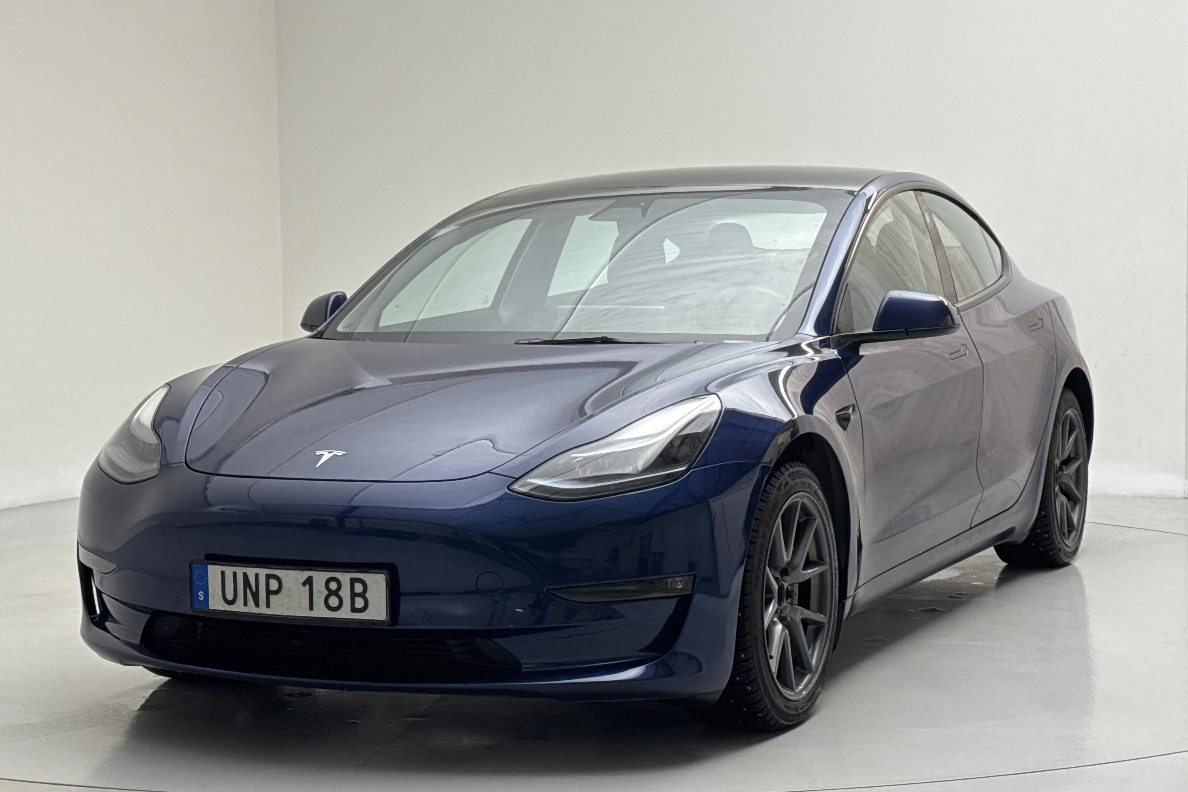 Presentation photo 1 of 17: Tesla Model 3 Long Range Dual Motor AWD - 164 230 km - Automatic - blue - 2021
