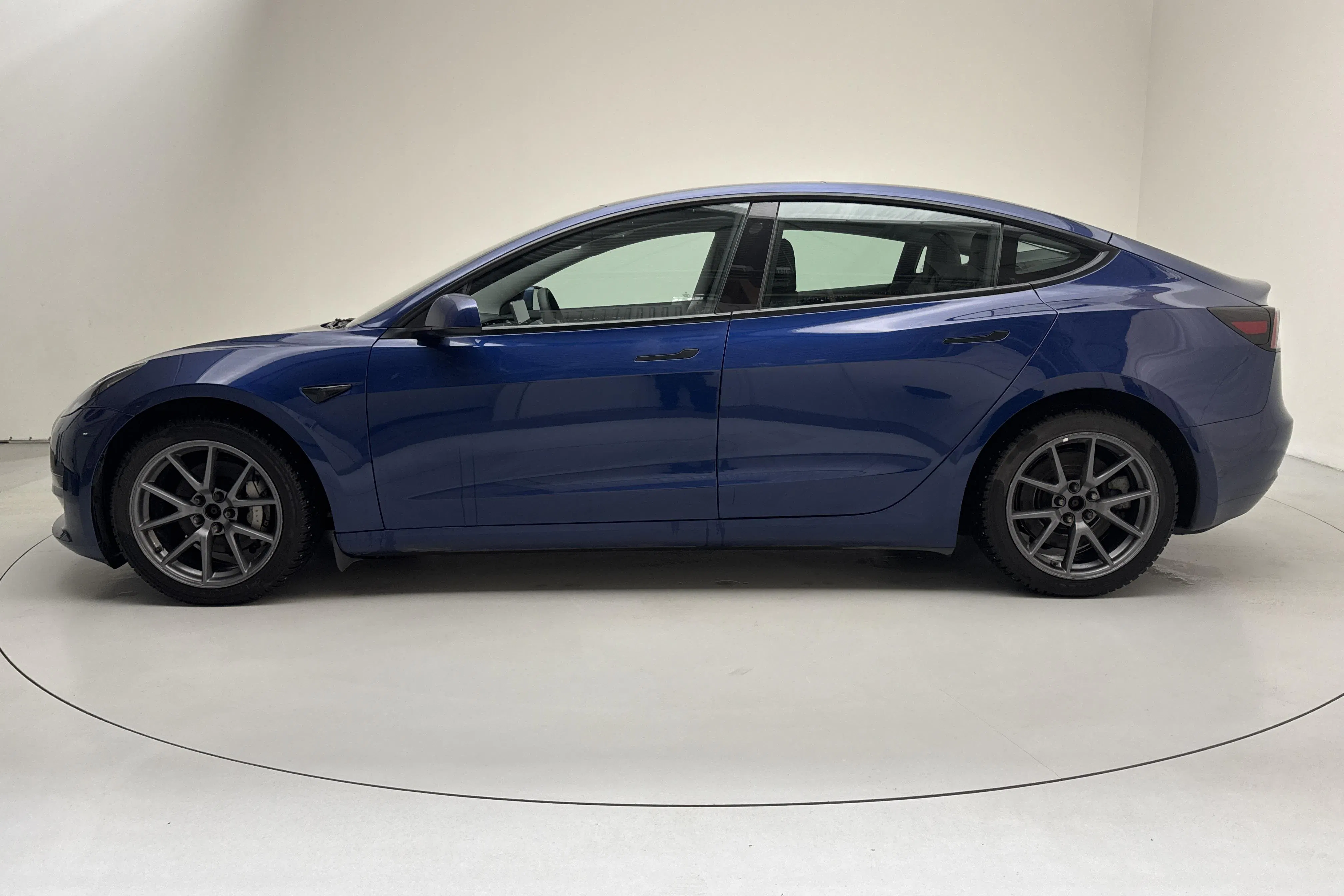 Presentation photo 2 of 17: Tesla Model 3 Long Range Dual Motor AWD - 164 230 km - Automatic - blue - 2021