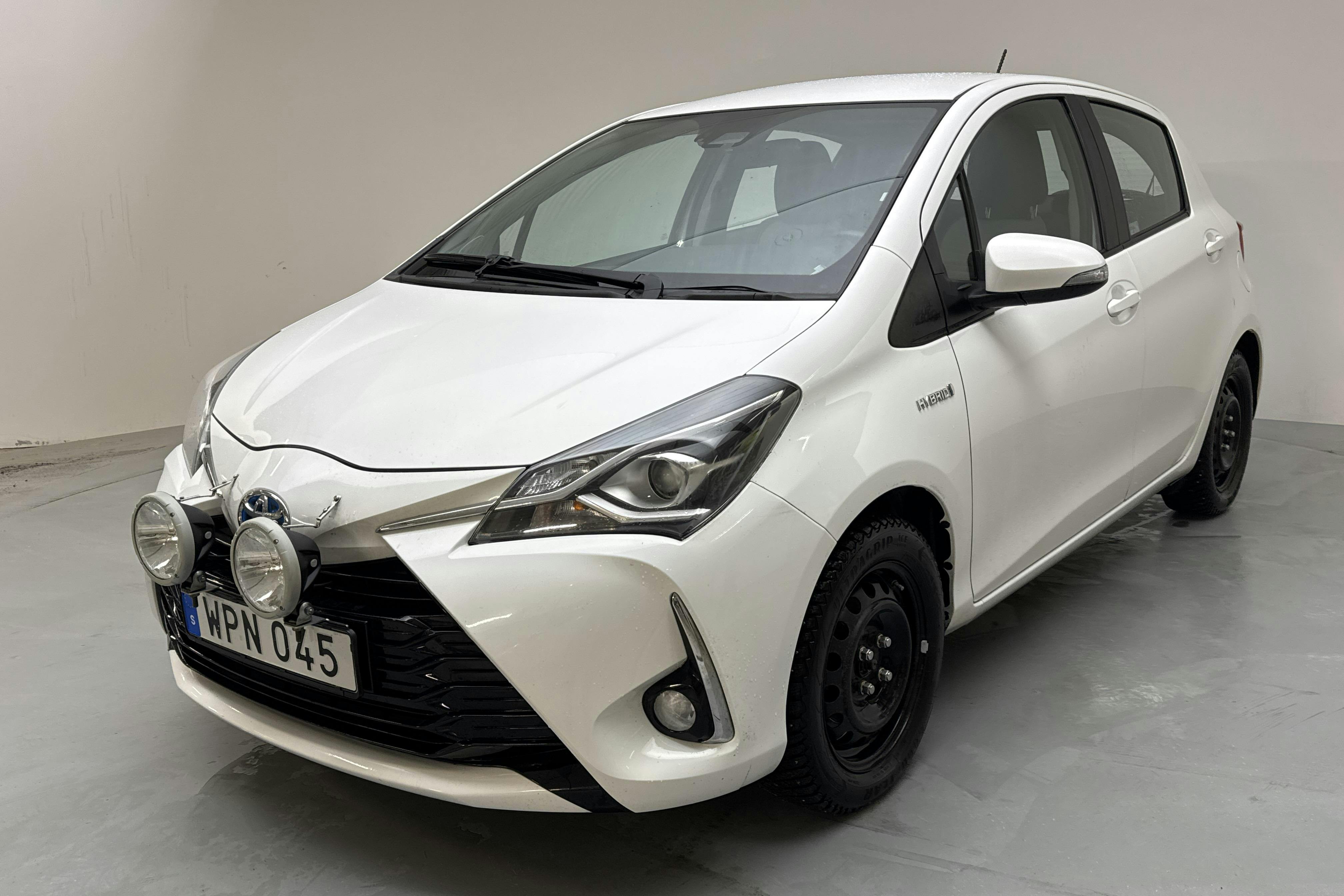 Presentation photo 1 of 14: Toyota Yaris 1.5 Hybrid 5dr (101hk) - 129 440 km - Automatic - white - 2018