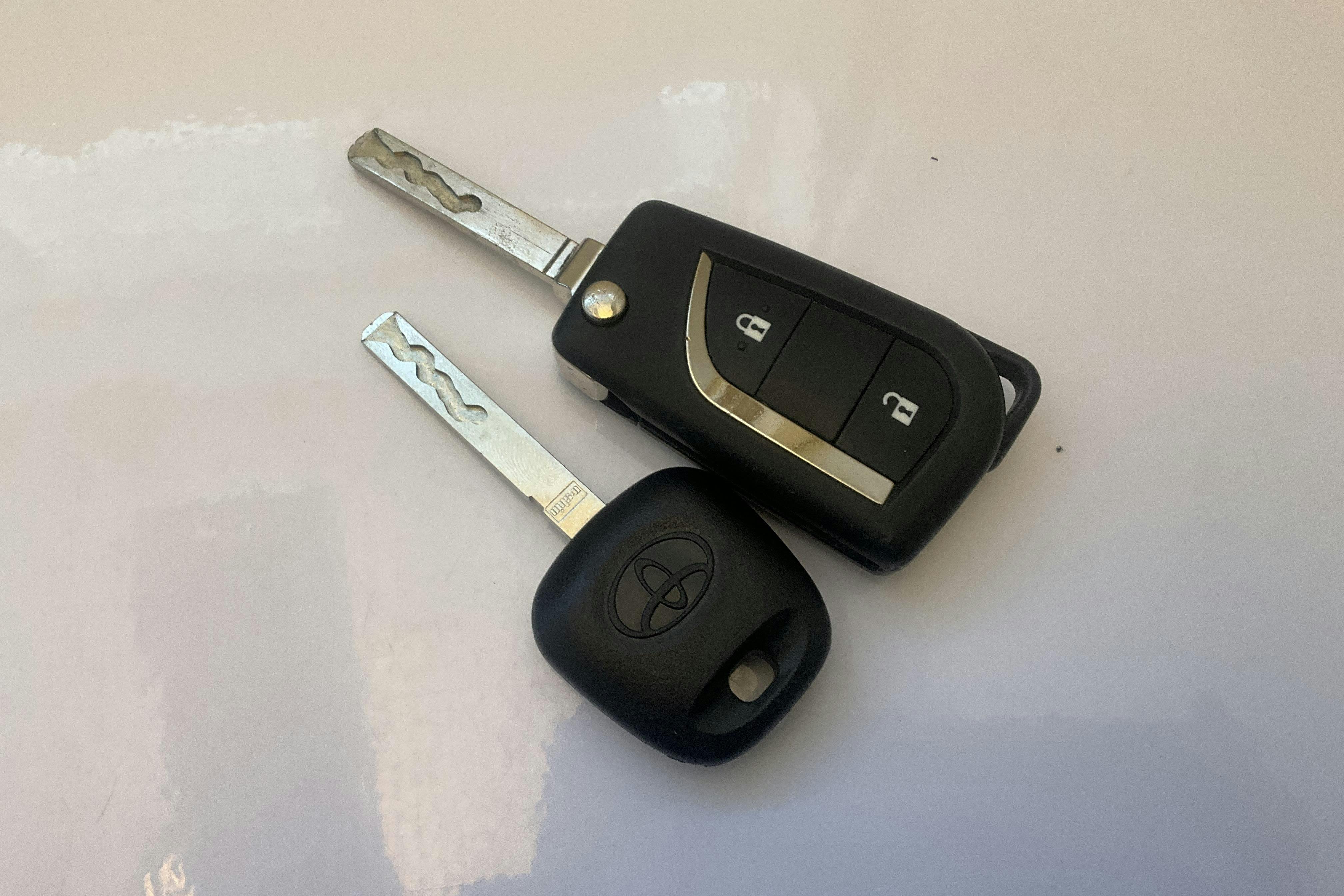 Presentation photo 14 of 14: Toyota Yaris 1.5 Hybrid 5dr (101hk) - 129 440 km - Automatic - white - 2018