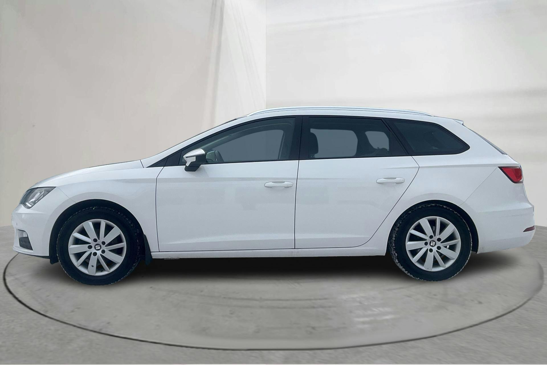 Presentation photo 2 of 21: Seat Leon 1.0 TSI ST (115hk) - 119 100 km - Manual - white - 2019