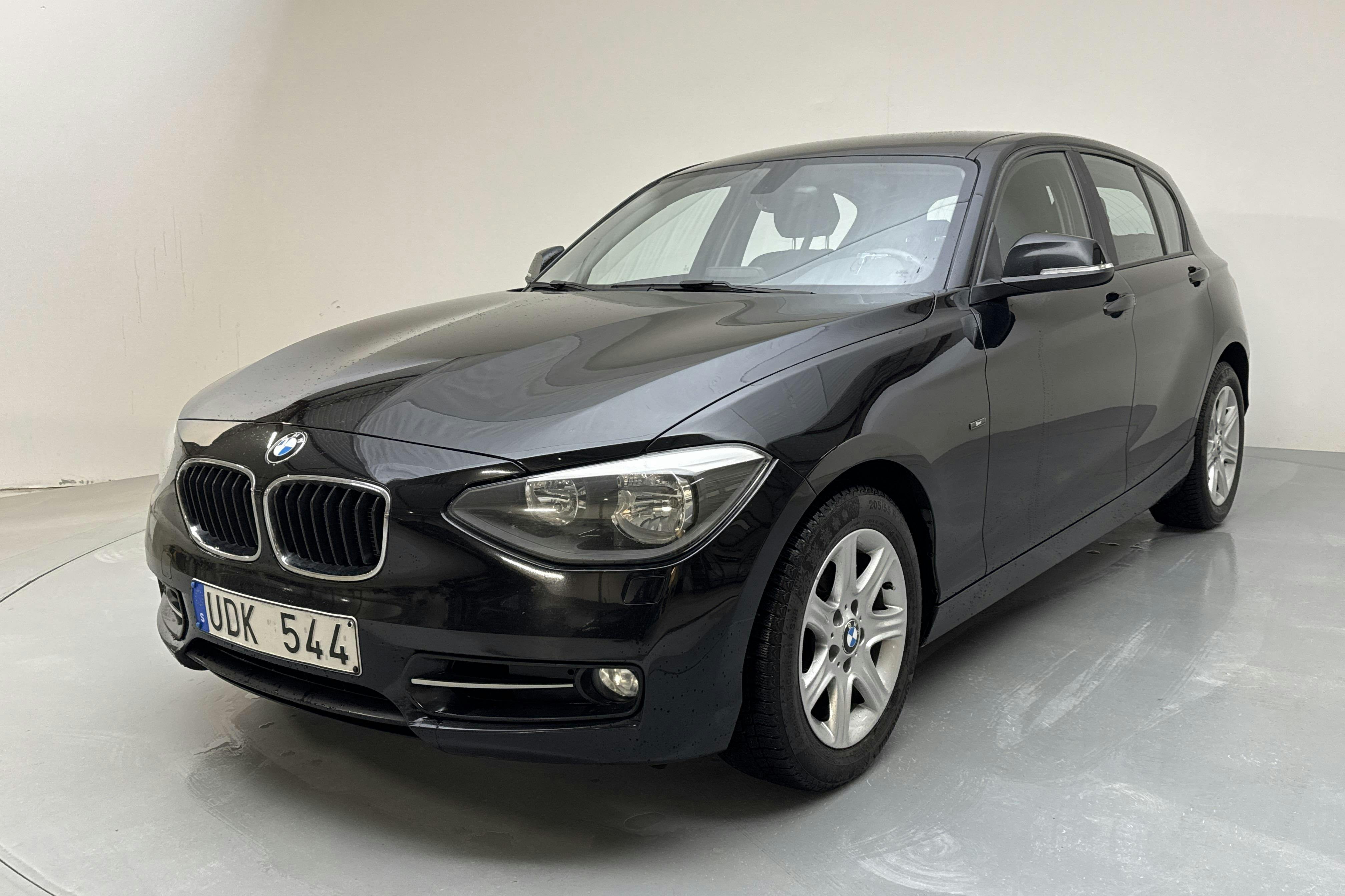 Presentation photo 1 of 13: BMW 120d 5dr, F20 (184hk) - 140 360 km - Manual - black - 2012
