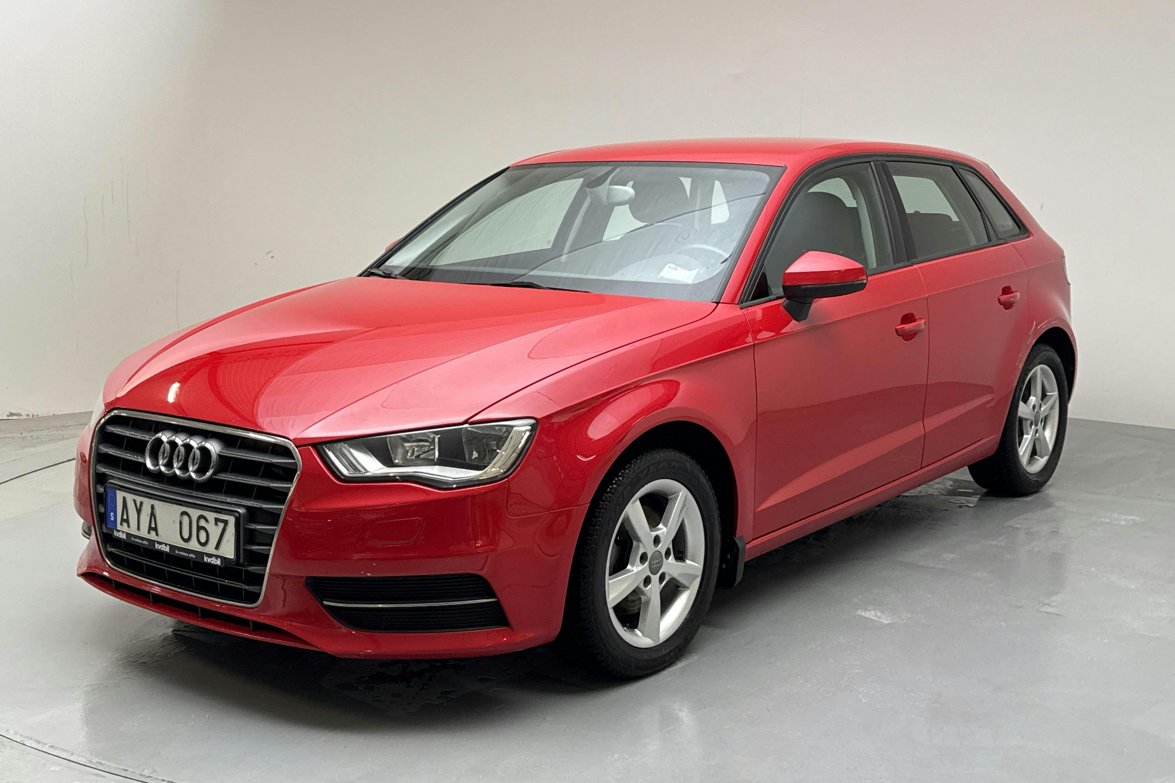 Presentationsfoto 1 av 13: Audi A3 2.0 TDI Sportback (150hk) - 11 767 mil - Manuell - röd - 2014