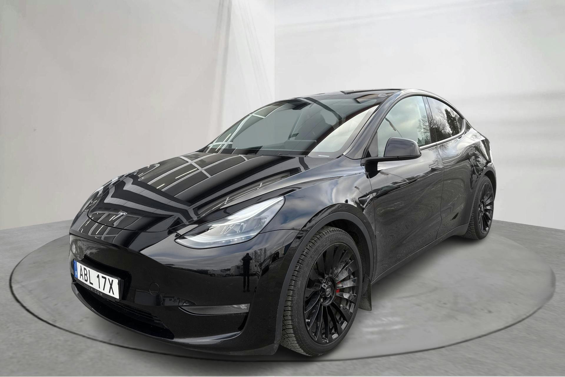 Presentationsfoto 1 av 18: Tesla Model Y Performance Dual Motor AWD - 6 728 mil - Automat - svart - 2024