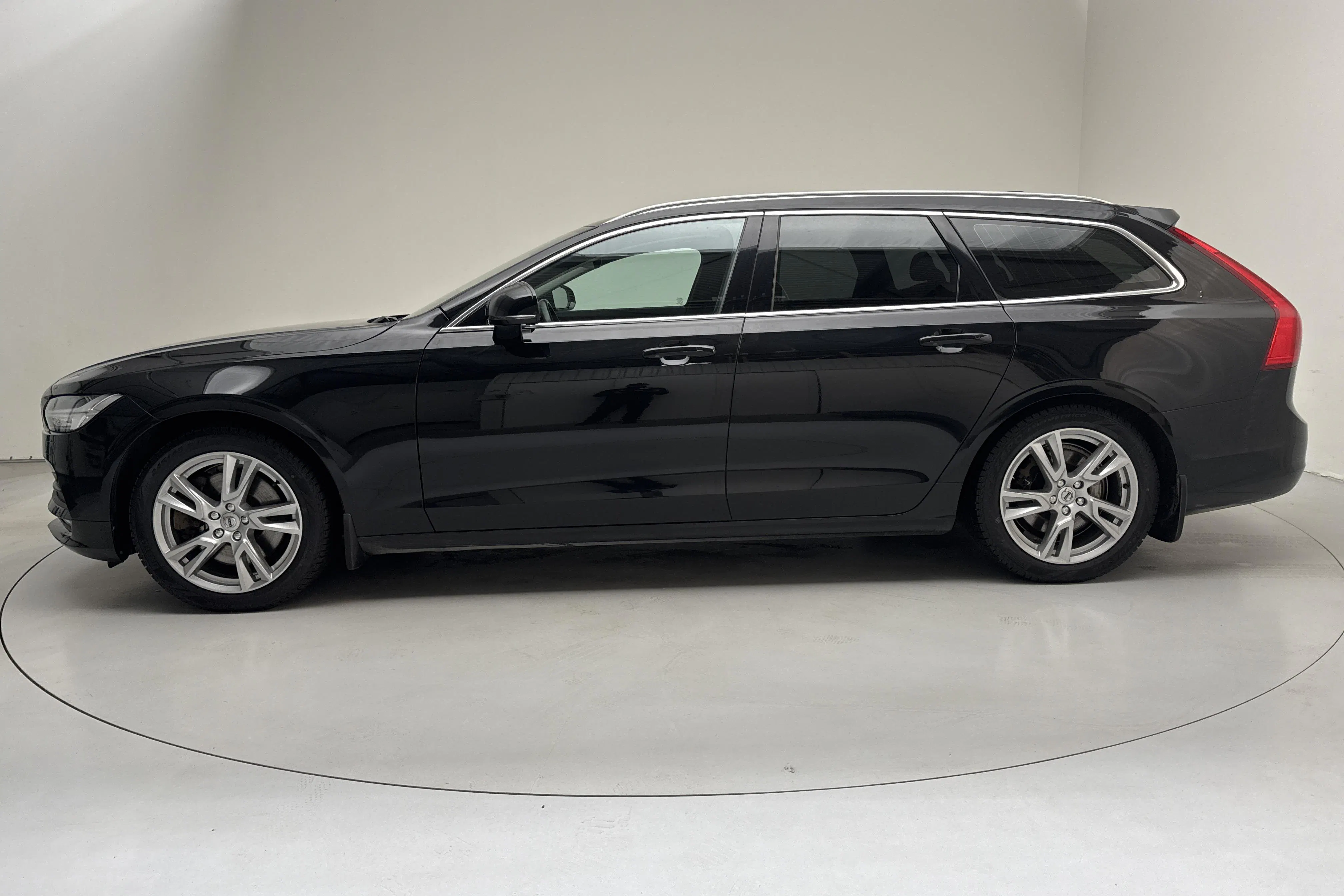 Presentation photo 2 of 15: Volvo V90 T5 (254hk) - 148 990 km - Automatic - black - 2018