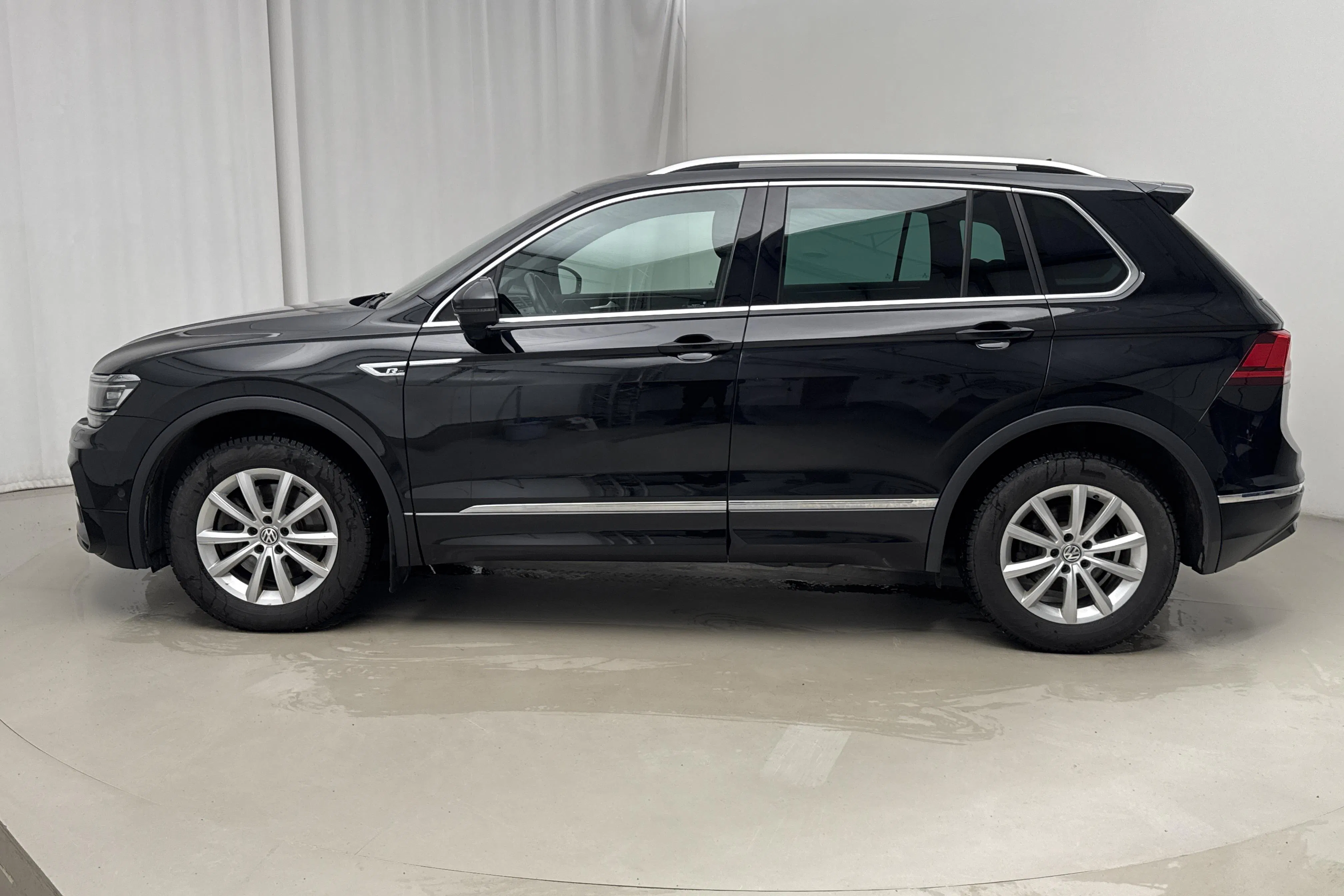Presentationsfoto 2 av 17: VW Tiguan 2.0 TDI 4MOTION (190hk) - 16 380 mil - Automat - svart - 2018