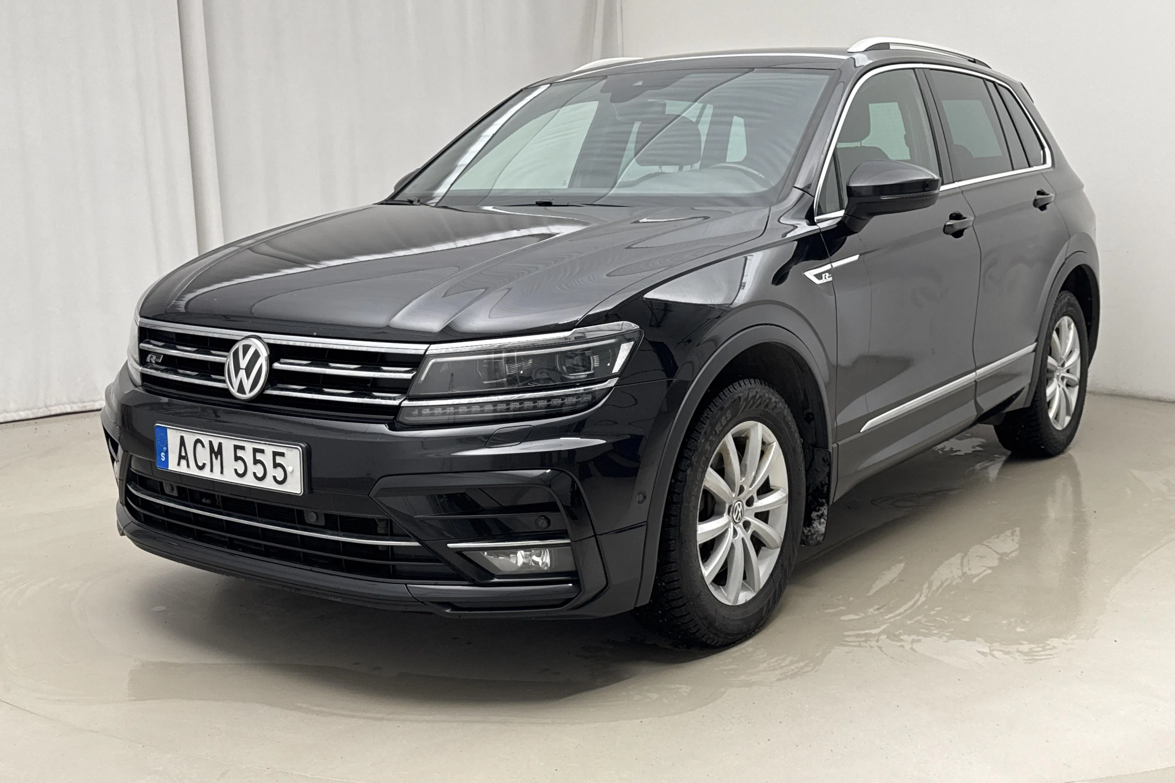 Presentationsfoto 1 av 17: VW Tiguan 2.0 TDI 4MOTION (190hk) - 16 380 mil - Automat - svart - 2018