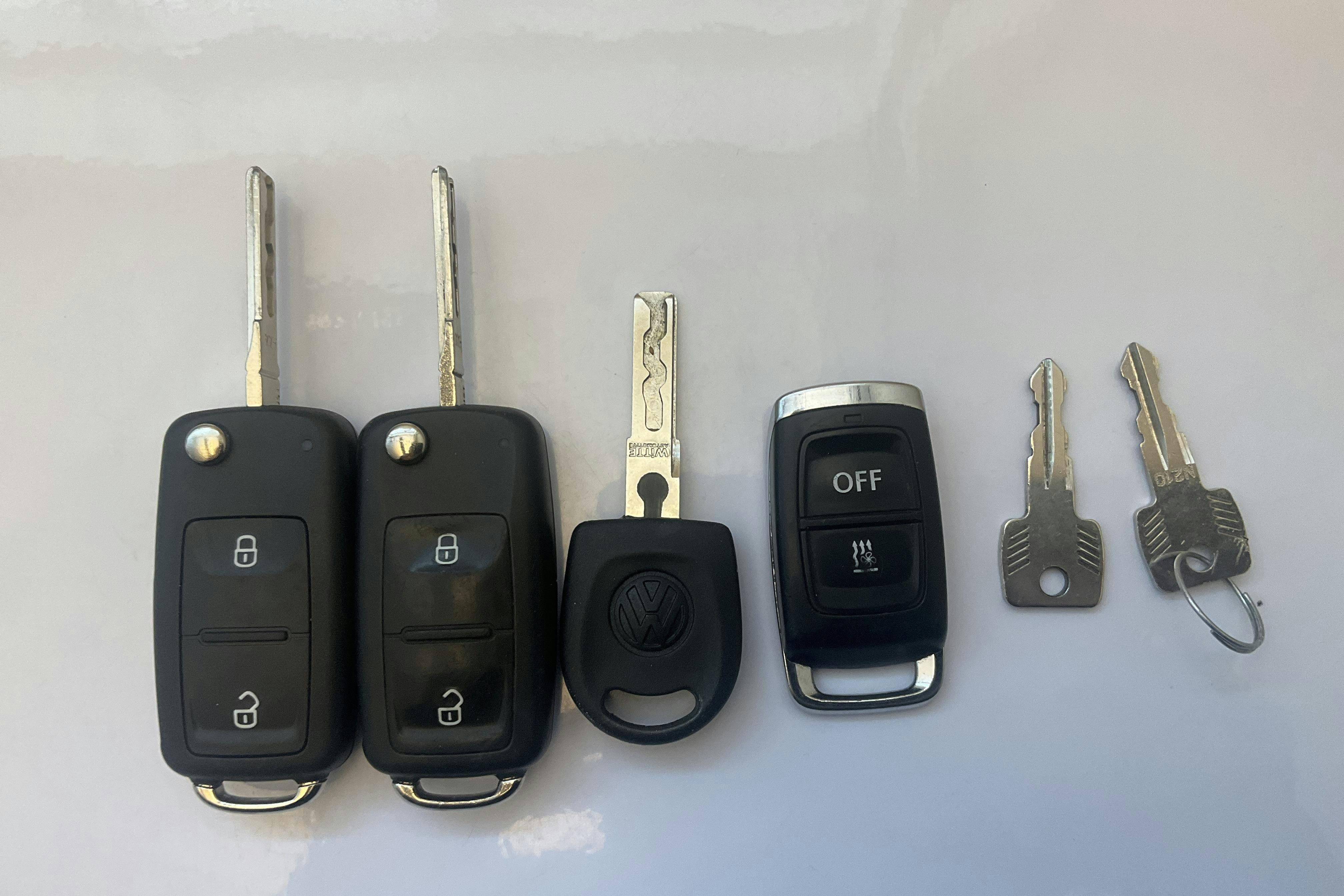 Presentationsfoto 13 av 13: VW Transporter Kombi 2.0 TDI BMT 4MOTION (150hk) - 15 666 mil - Manuell - vit - 2018