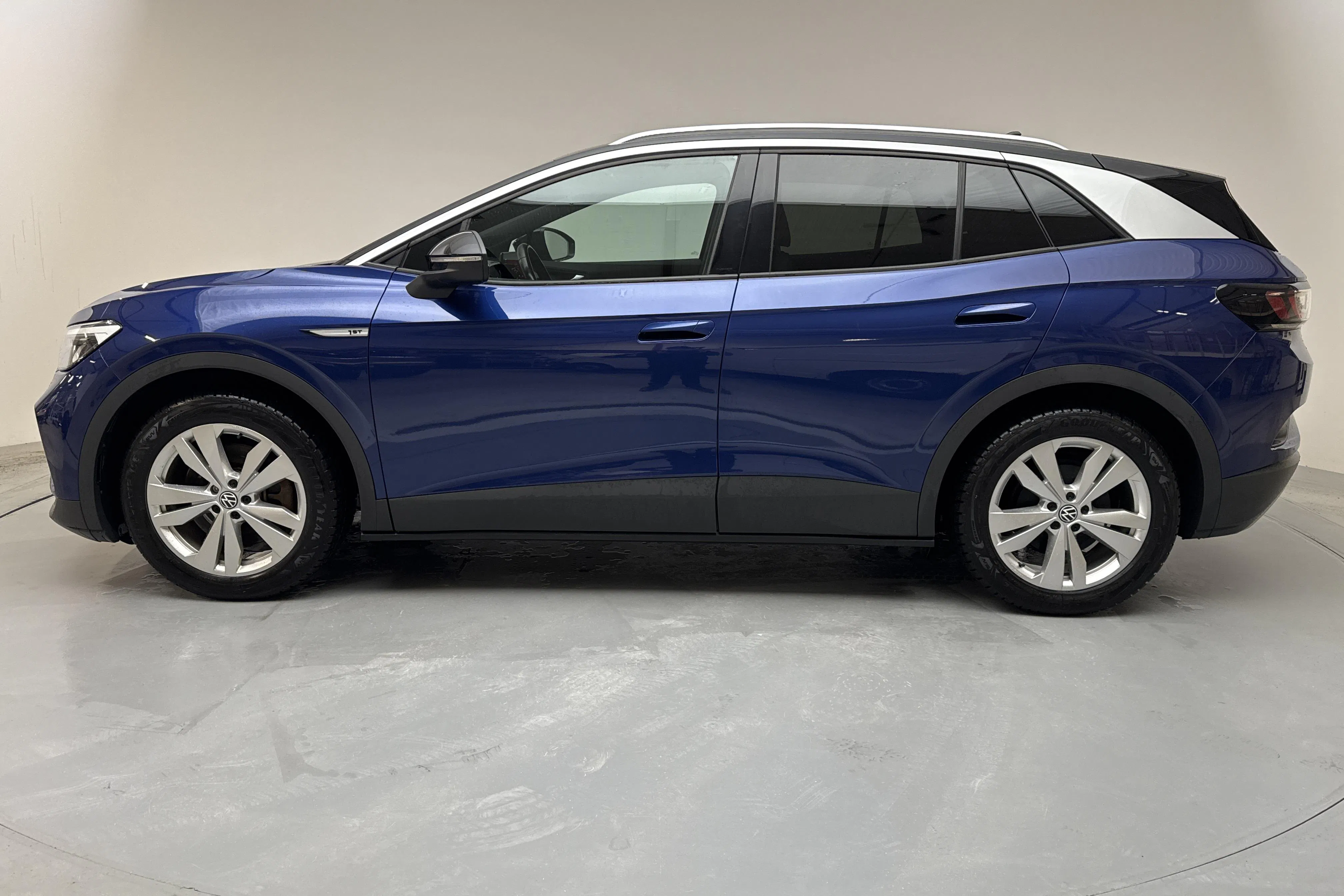 Presentationsfoto 2 av 17: VW ID.4 77kWh (204hk) - 9 568 mil - Automat - blå - 2021