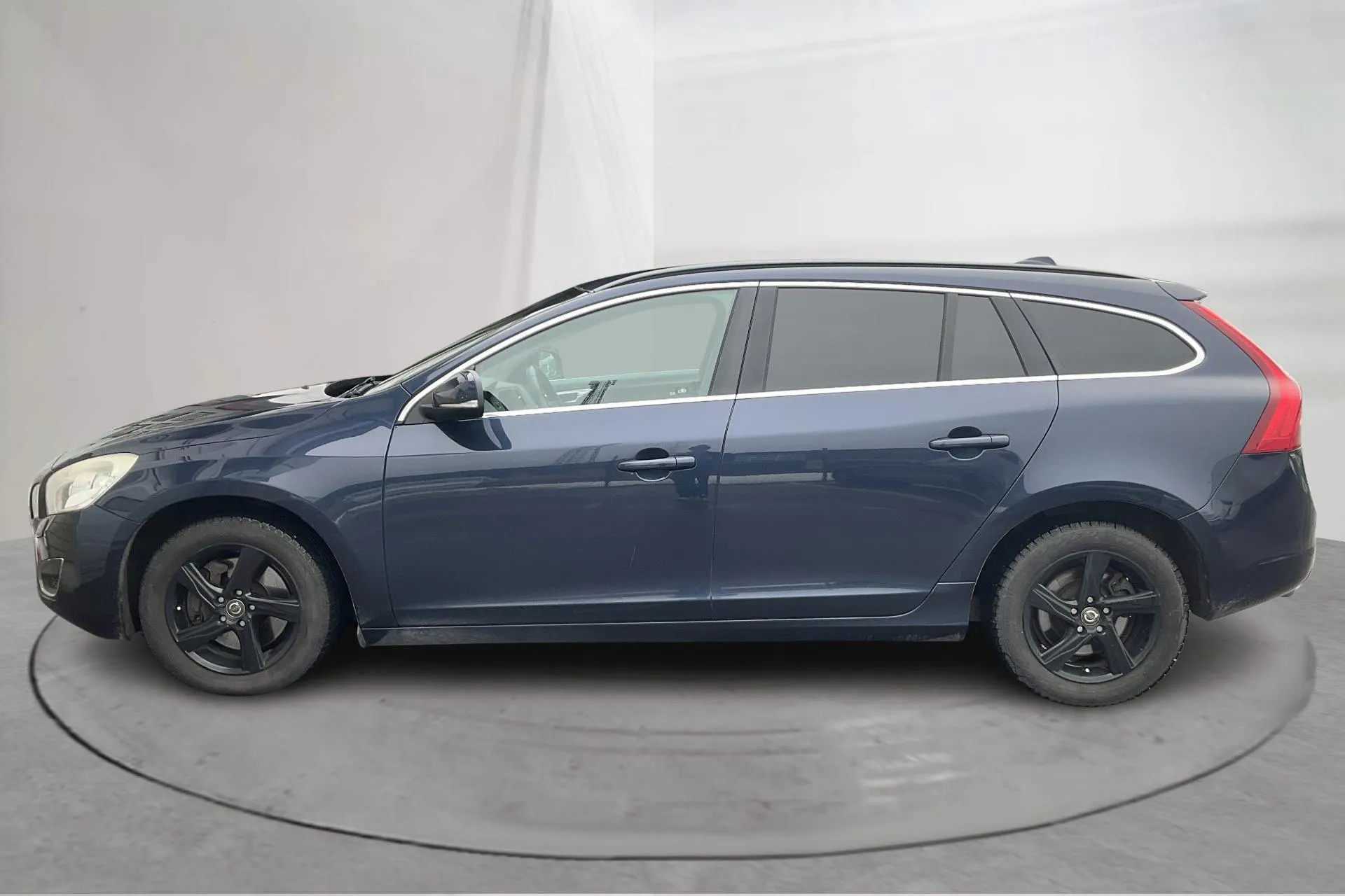 Presentationsfoto 2 av 13: Volvo V60 D4 AWD (163hk) - 27 795 mil - Automat - blå - 2013