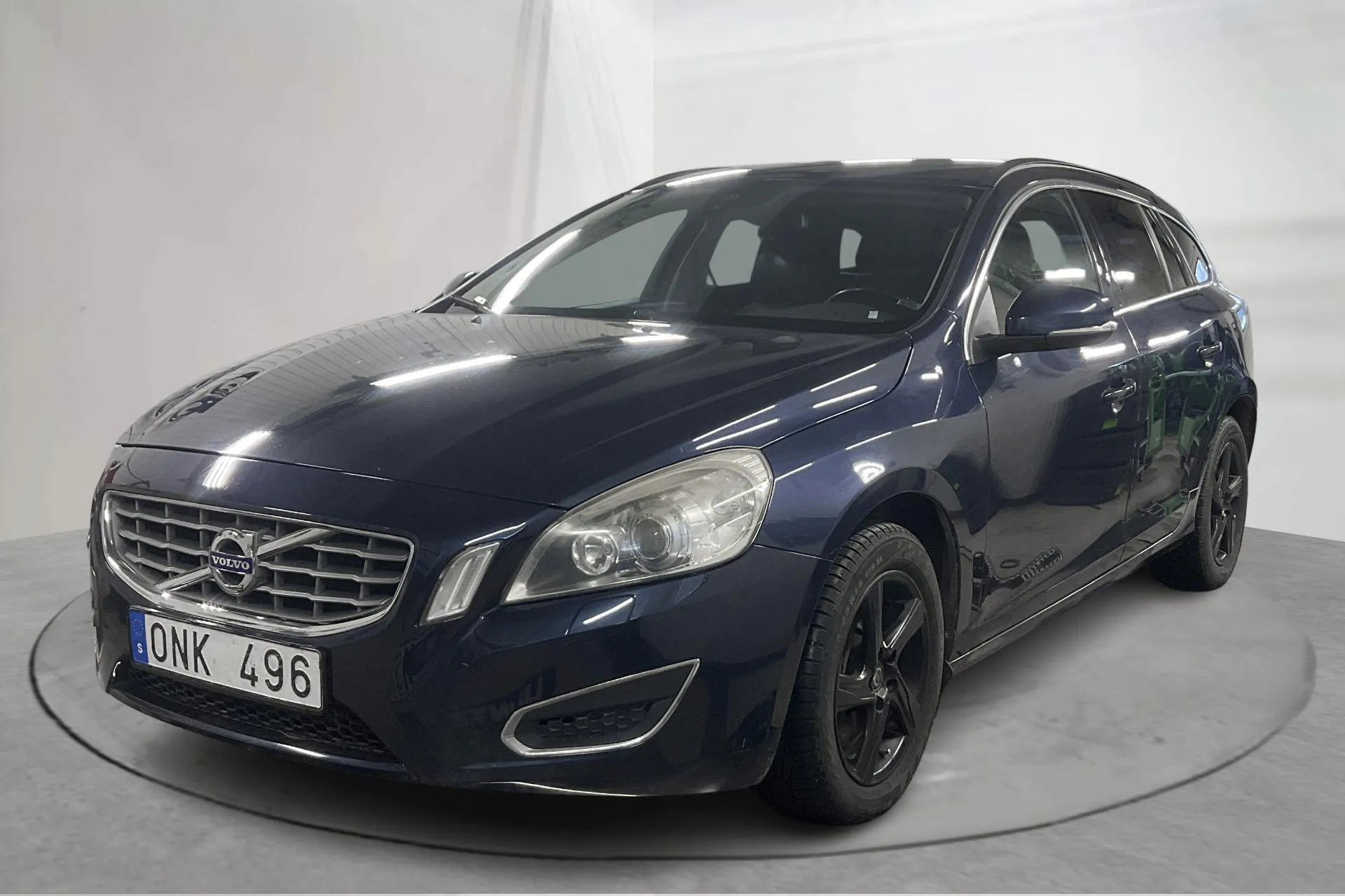 Presentationsfoto 1 av 13: Volvo V60 D4 AWD (163hk) - 27 795 mil - Automat - blå - 2013