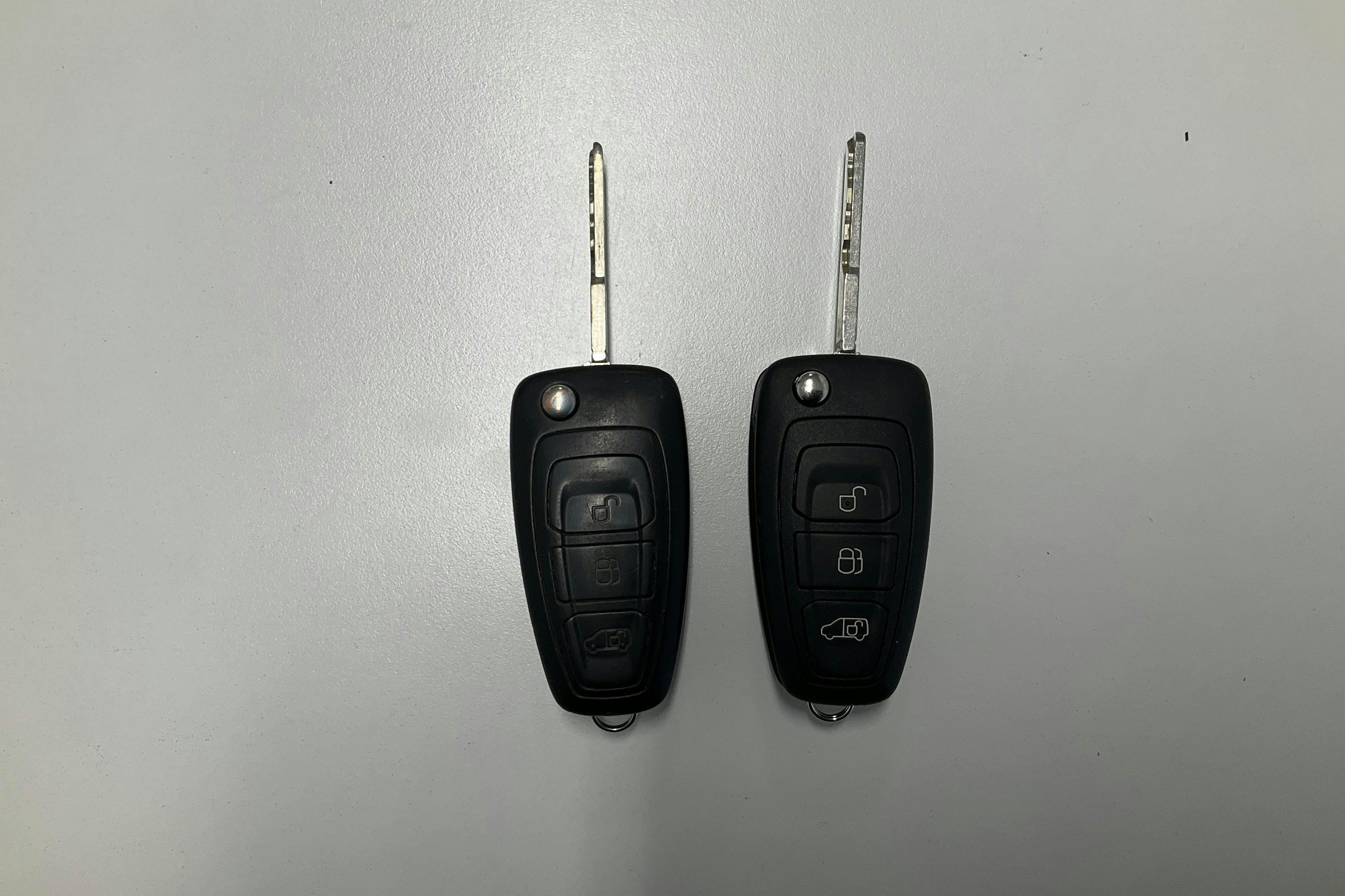 Presentation photo 14 of 14: Ford Transit Connect 1.6 TDCi (95hk) - 246 100 km - Manual - white - 2016