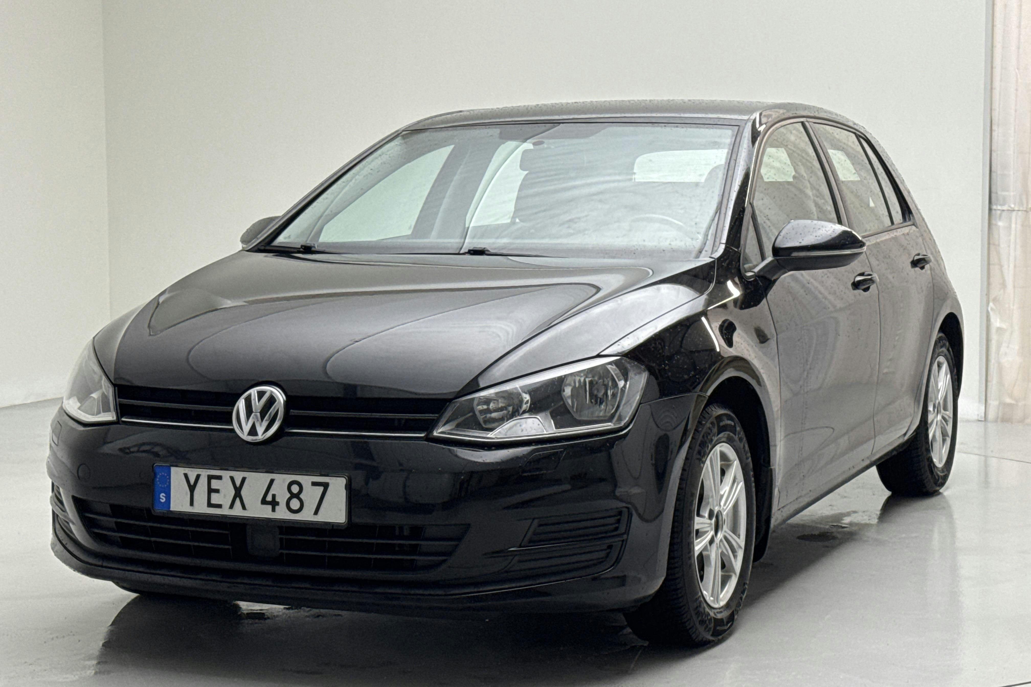 Presentation photo 1 of 13: VW Golf VII 1.2 TSI 5dr (110hk) - 131 950 km - Manual - black - 2017