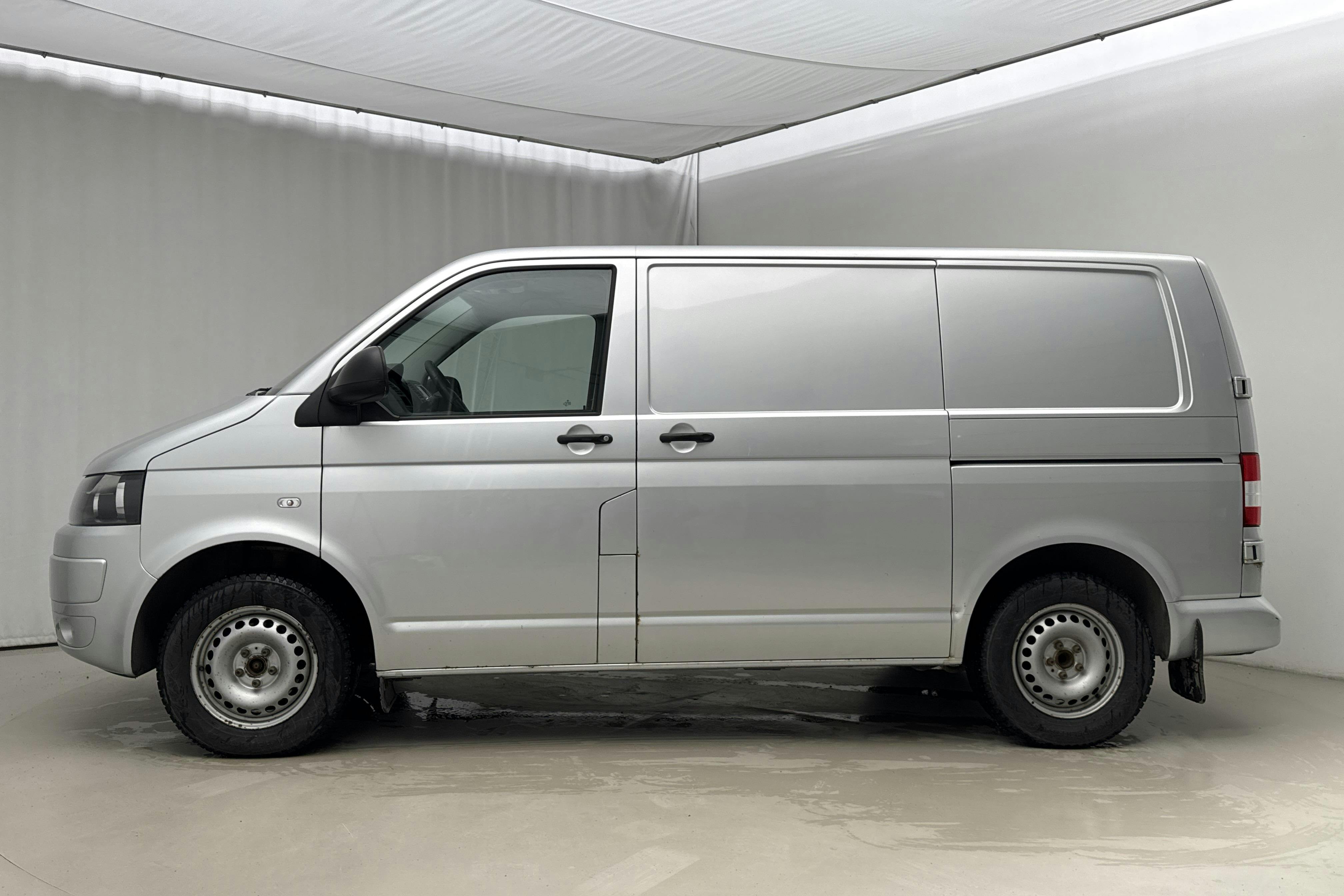 Presentation photo 2 of 20: VW Transporter T5 2.0 TDI (140hk) - 240 500 km - Automatic - silver - 2014