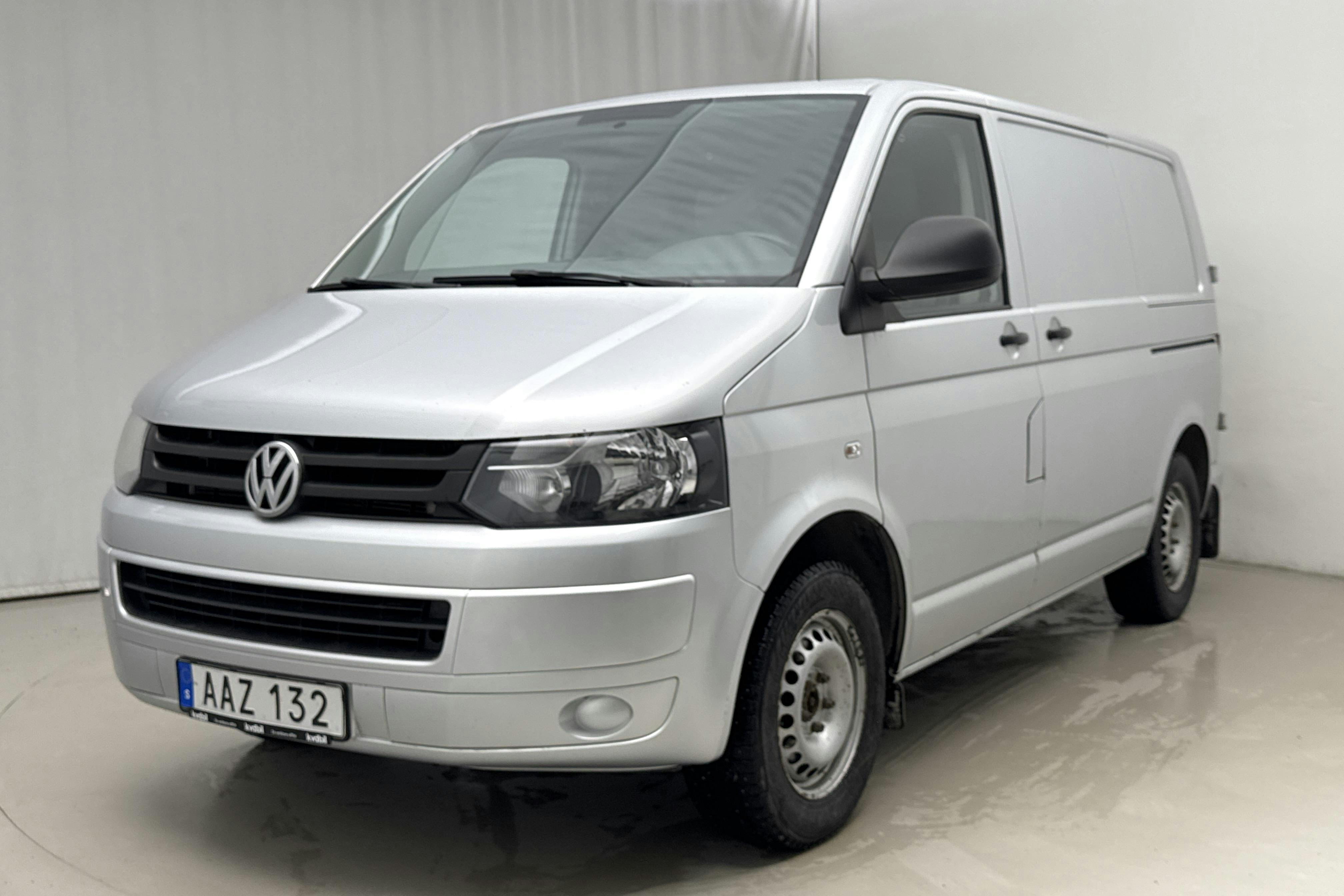 Presentation photo 1 of 20: VW Transporter T5 2.0 TDI (140hk) - 240 500 km - Automatic - silver - 2014