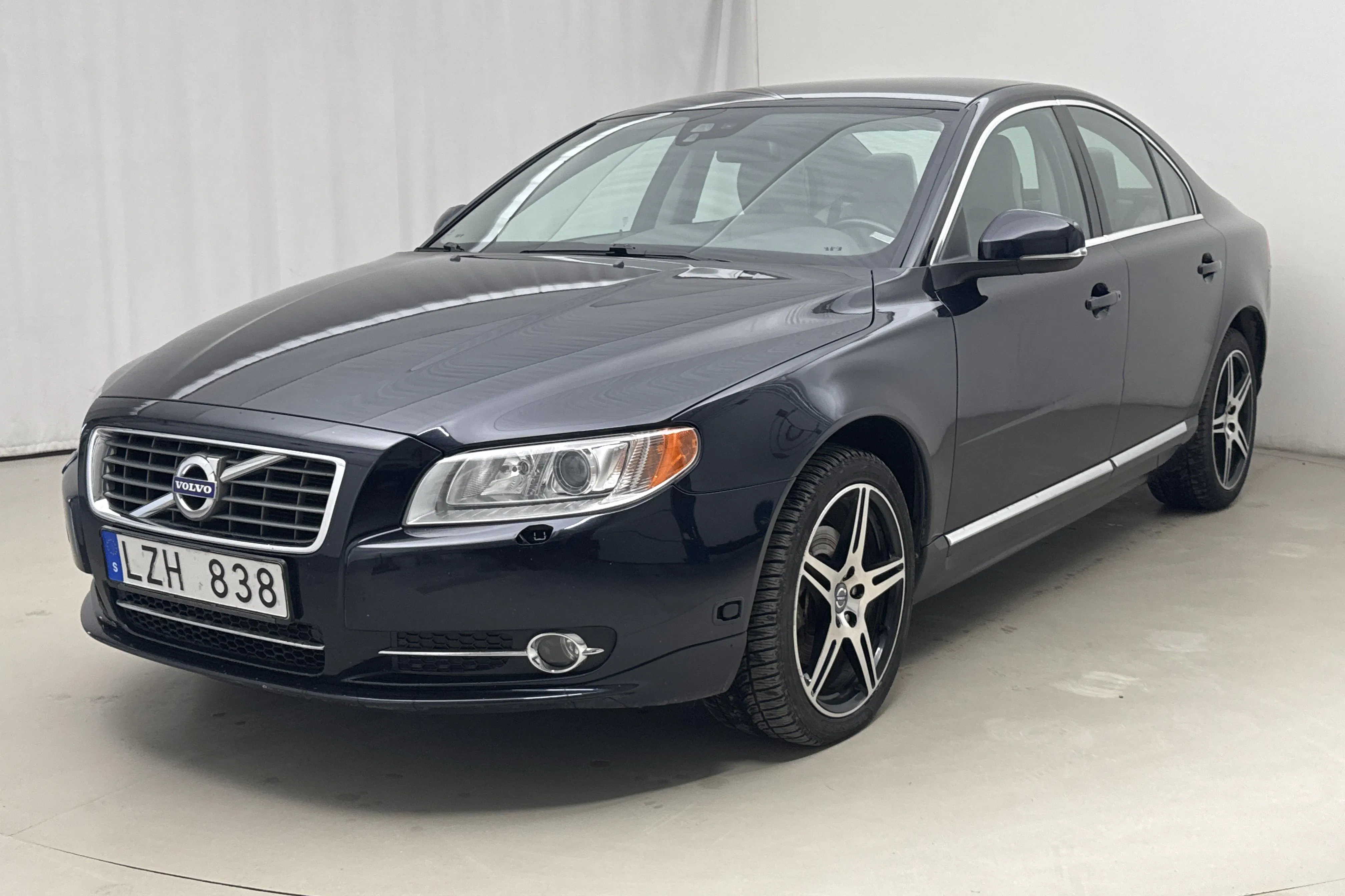 Presentationsfoto 1 av 11: Volvo S80 T4F (180hk) - 14 296 mil - Automat - Dark Blue - 2012