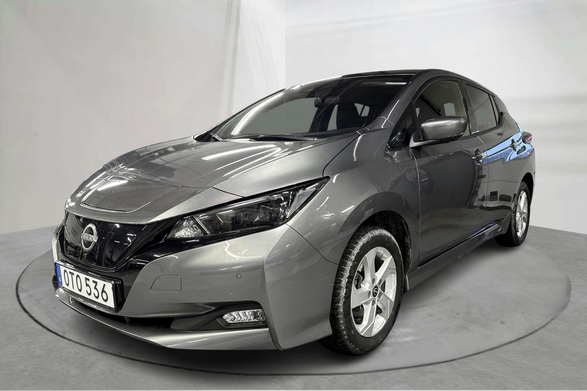 Presentation photo 1 of 18: Nissan LEAF 5dr 59kWh (214hk) - 41 330 km - Automatic - gray - 2023