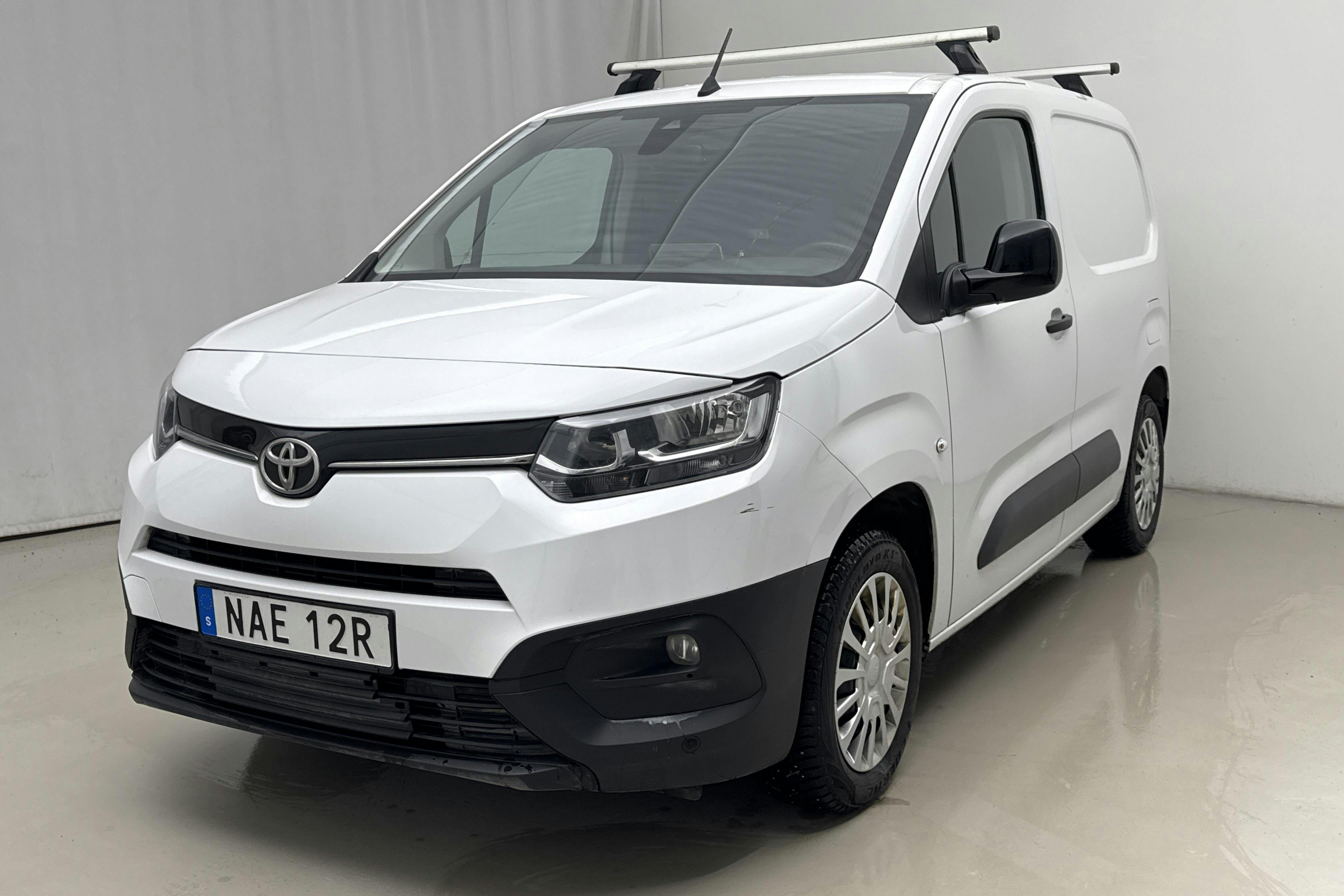 Presentation photo 1 of 14: Toyota PROACE CITY 1.2T (110hk) - 61 210 km - Manual - white - 2022