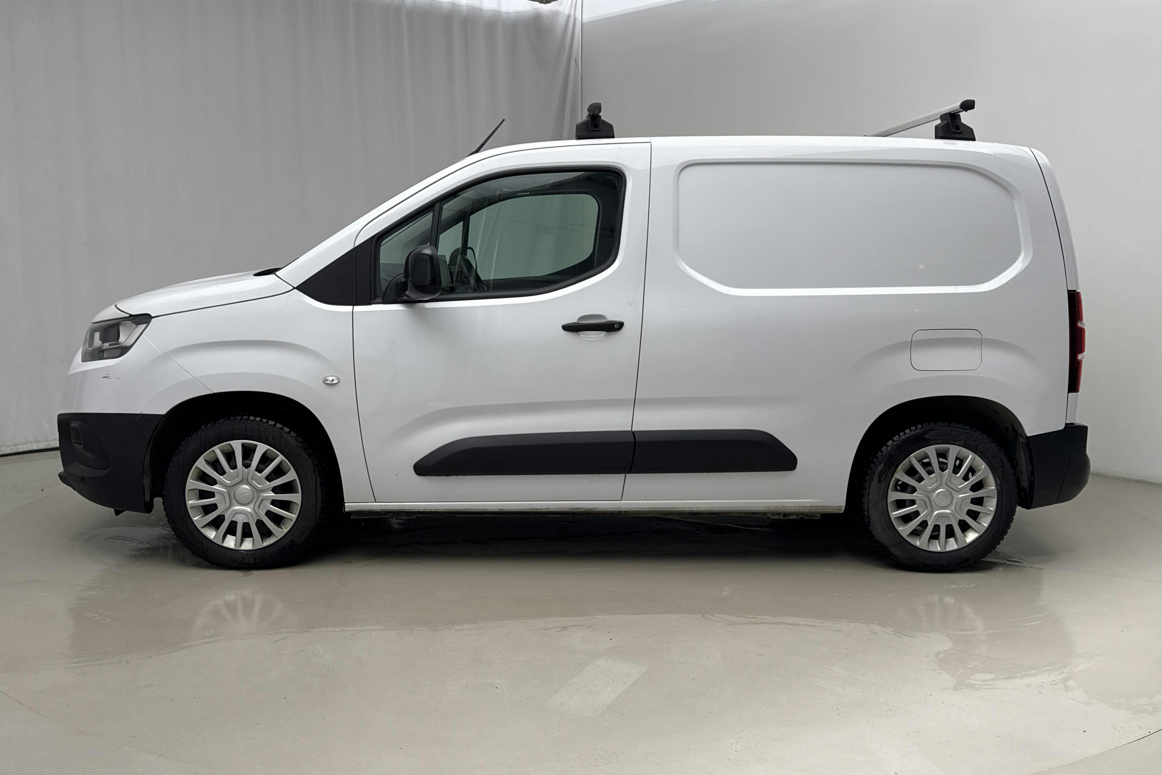 Presentation photo 2 of 14: Toyota PROACE CITY 1.2T (110hk) - 61 210 km - Manual - white - 2022