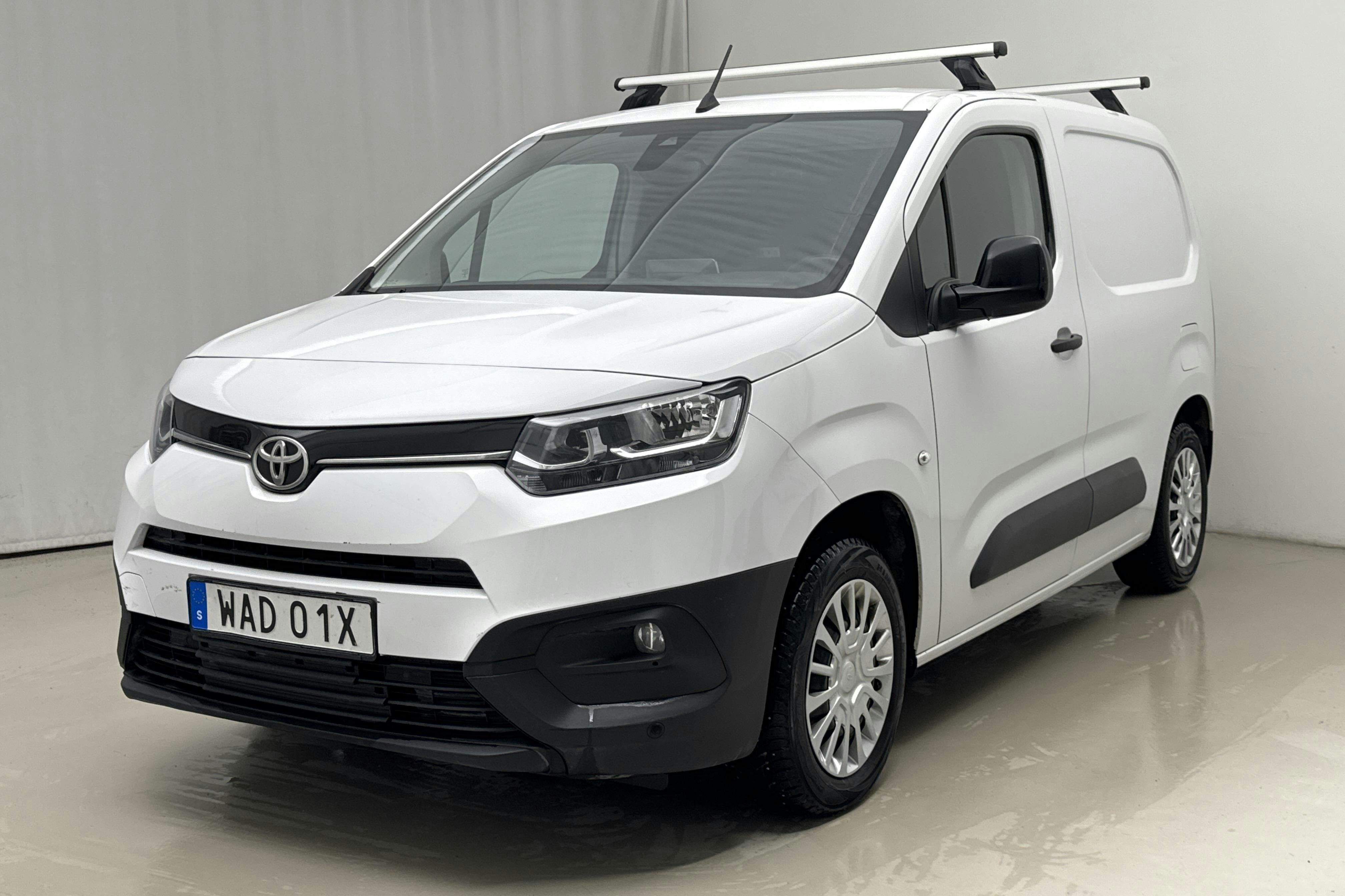 Presentation photo 1 of 13: Toyota PROACE CITY 1.2T (110hk) - 110 770 km - Manual - white - 2023