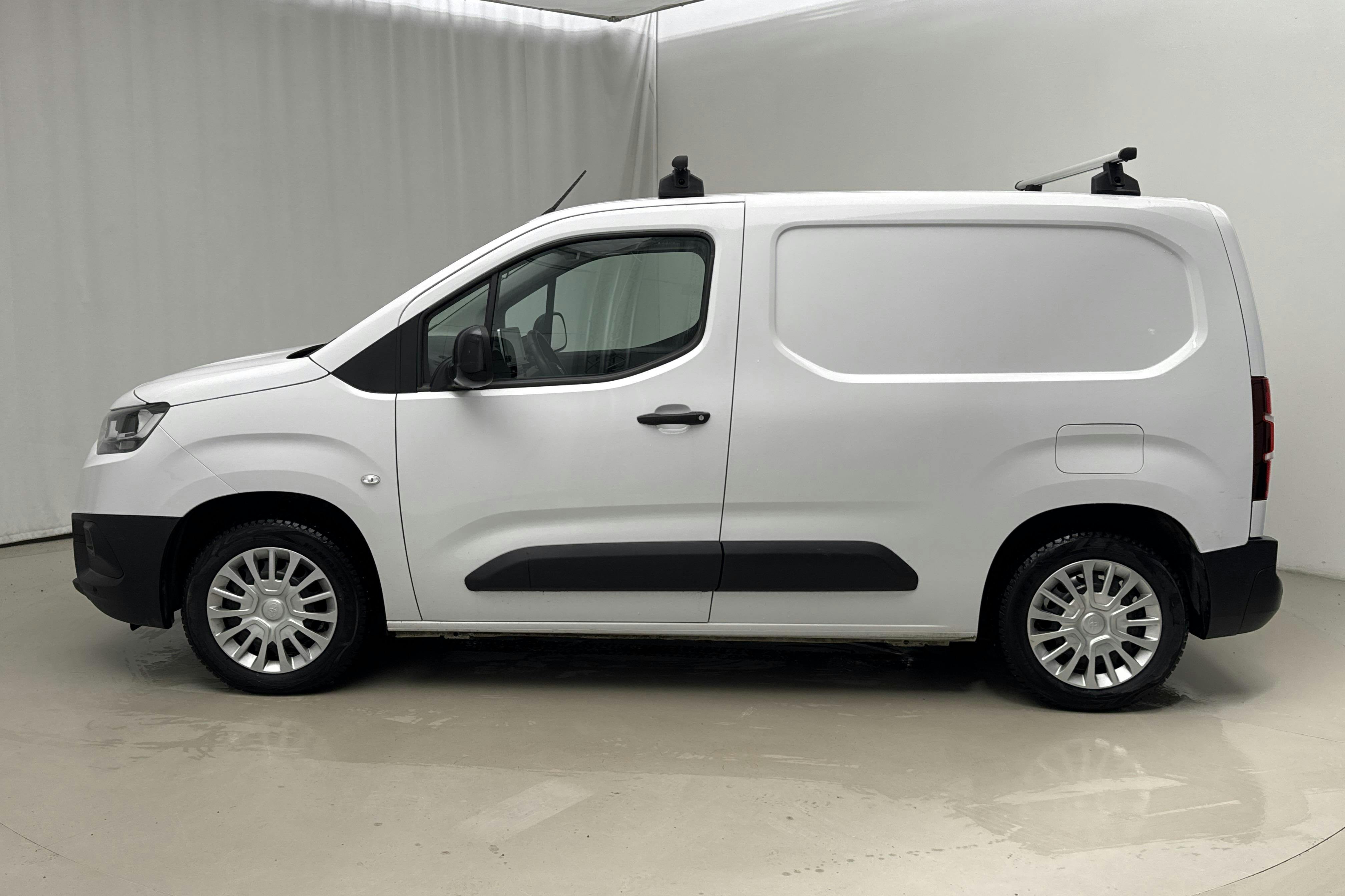 Presentation photo 2 of 13: Toyota PROACE CITY 1.2T (110hk) - 110 770 km - Manual - white - 2023
