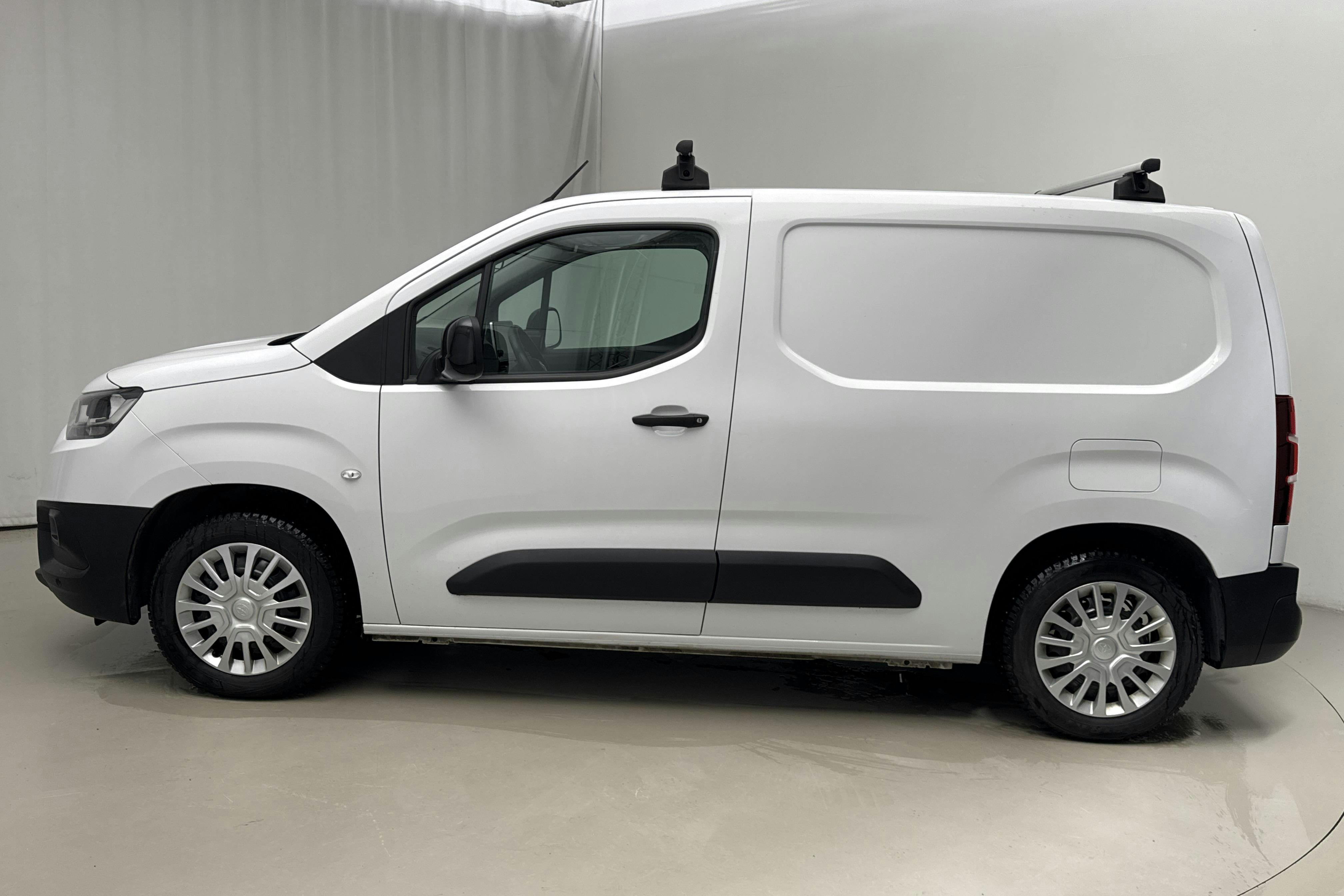 Presentation photo 2 of 15: Toyota ProAce City 1.2T (110hk) - 43 920 km - Manual - white - 2022