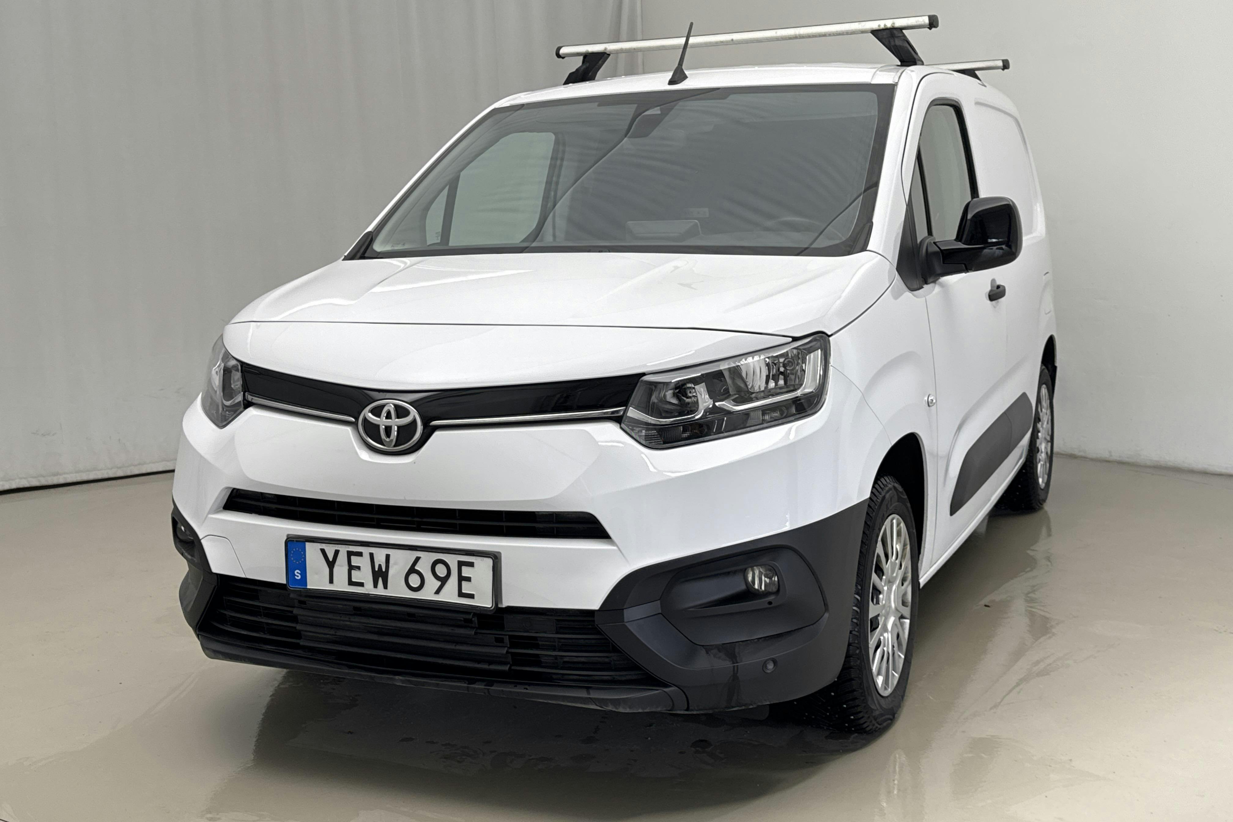 Presentation photo 1 of 15: Toyota ProAce City 1.2T (110hk) - 37 790 km - Manual - white - 2022