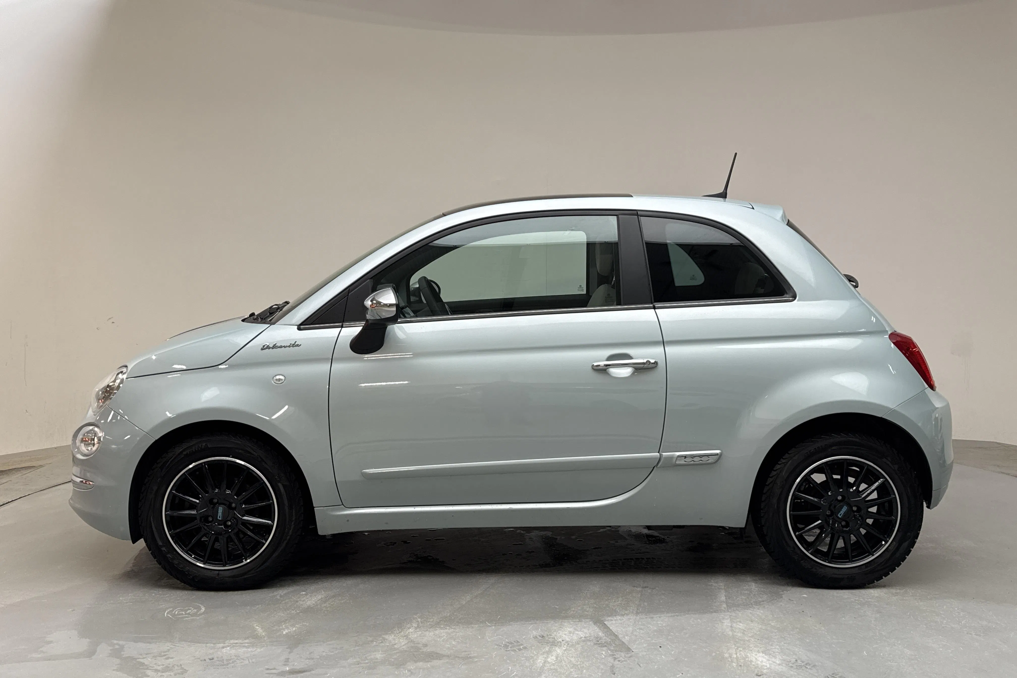 Presentationsfoto 2 av 14: Fiat 500 Hybrid (70hk) - 3 062 mil - Manuell - grön - 2022