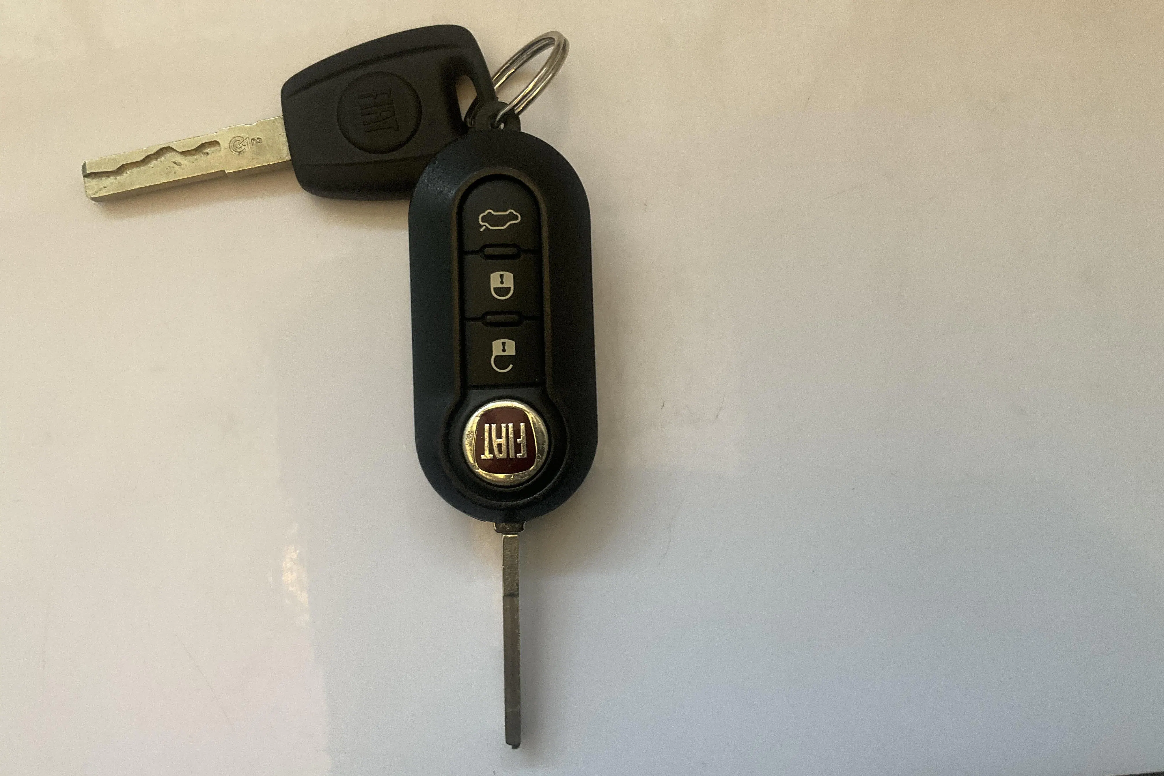 Presentationsfoto 14 av 14: Fiat 500 Hybrid (70hk) - 3 062 mil - Manuell - grön - 2022