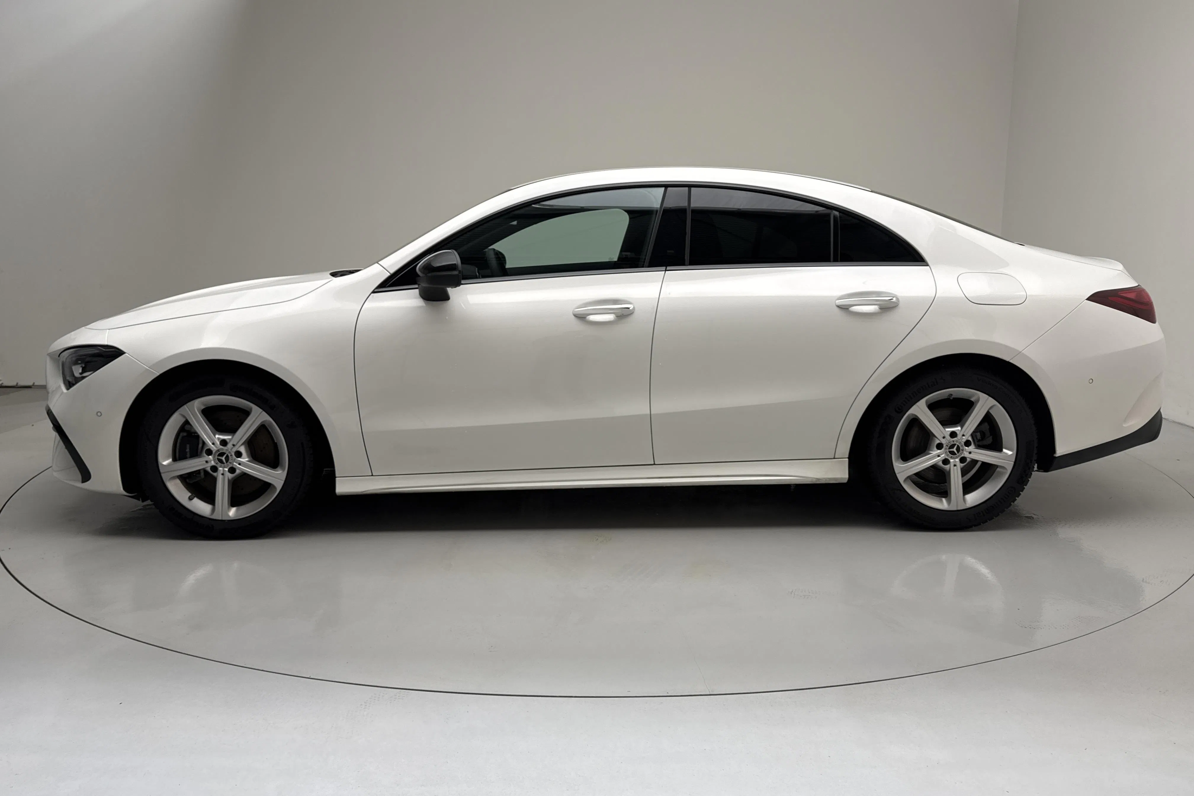 Presentation photo 2 of 14: Mercedes CLA 200 Coupé C118 (163hk) - 4 200 km - Automatic - white - 2026