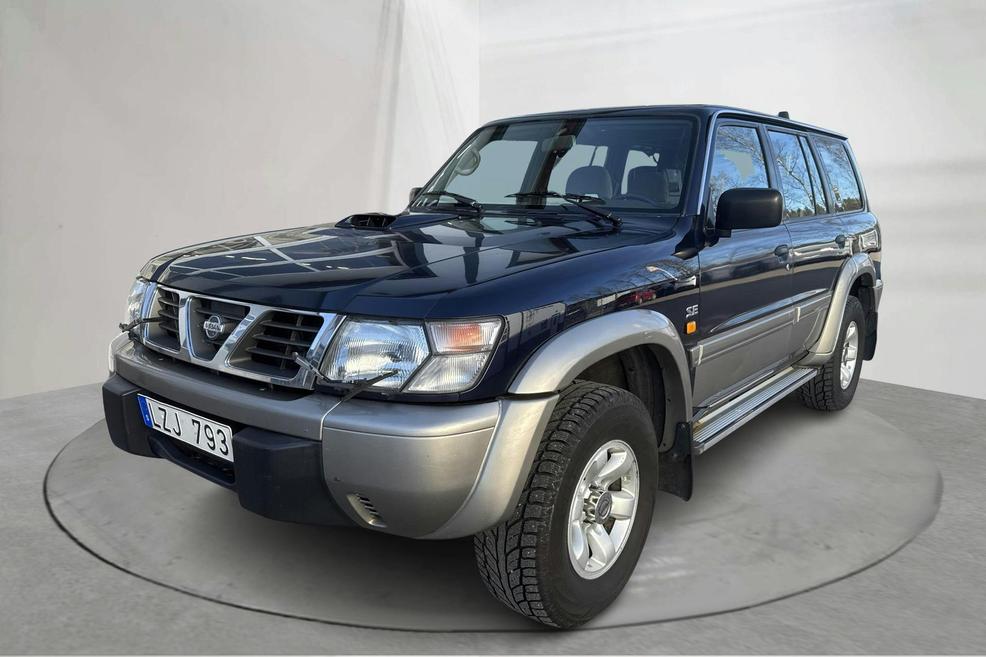 Presentationsfoto 1 av 17: Nissan Patrol 2.8 TDi 5dr (129hk) - 34 130 mil - Manuell - Dark Blue - 1998
