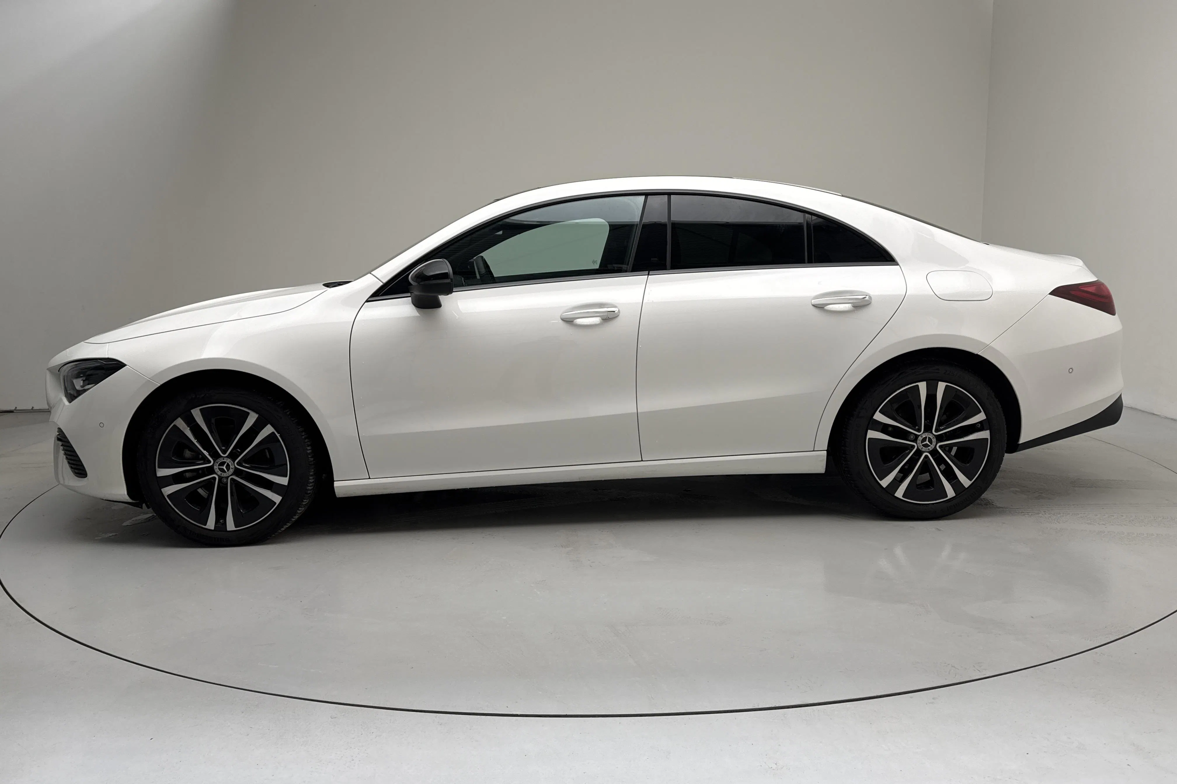 Presentation photo 2 of 14: Mercedes CLA 200 Coupé C118 (163hk) - 12 110 km - Automatic - white - 2025