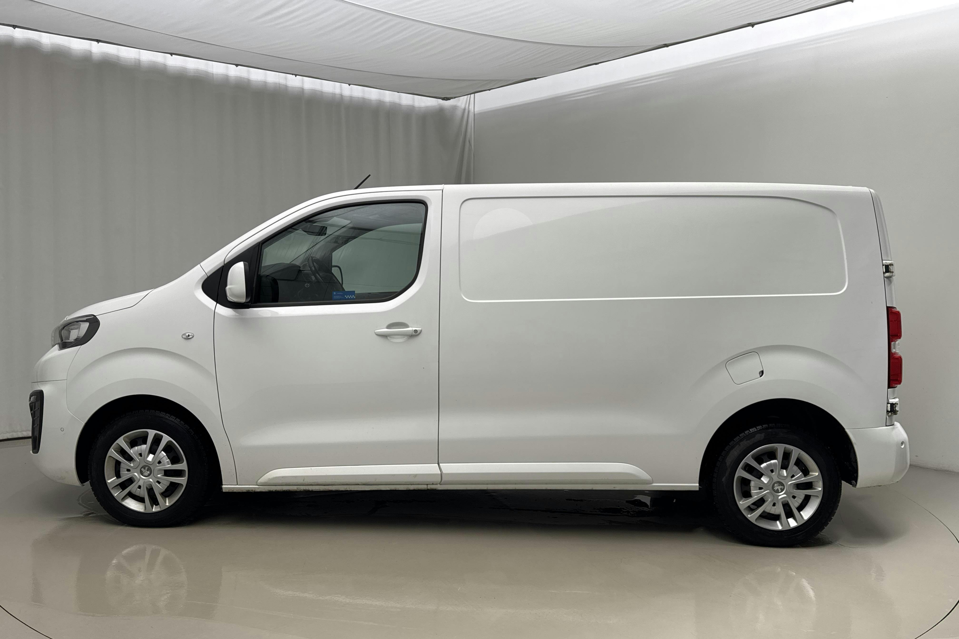 Presentation photo 2 of 16: Peugeot Expert BlueHDi Skåp (122hk) - 84 400 km - Automatic - white - 2020
