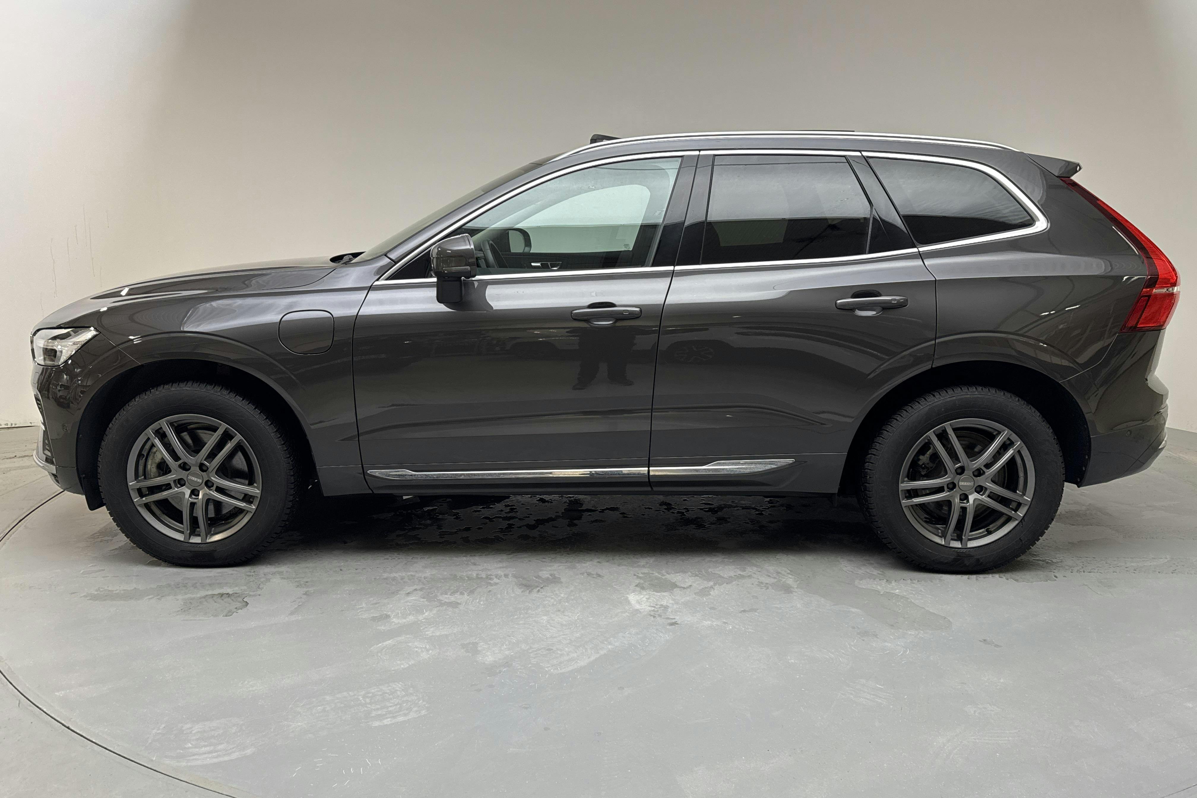 Presentationsfoto 2 av 18: Volvo XC60 T6 AWD Recharge (350hk) - 8 108 mil - Automat - grå - 2025