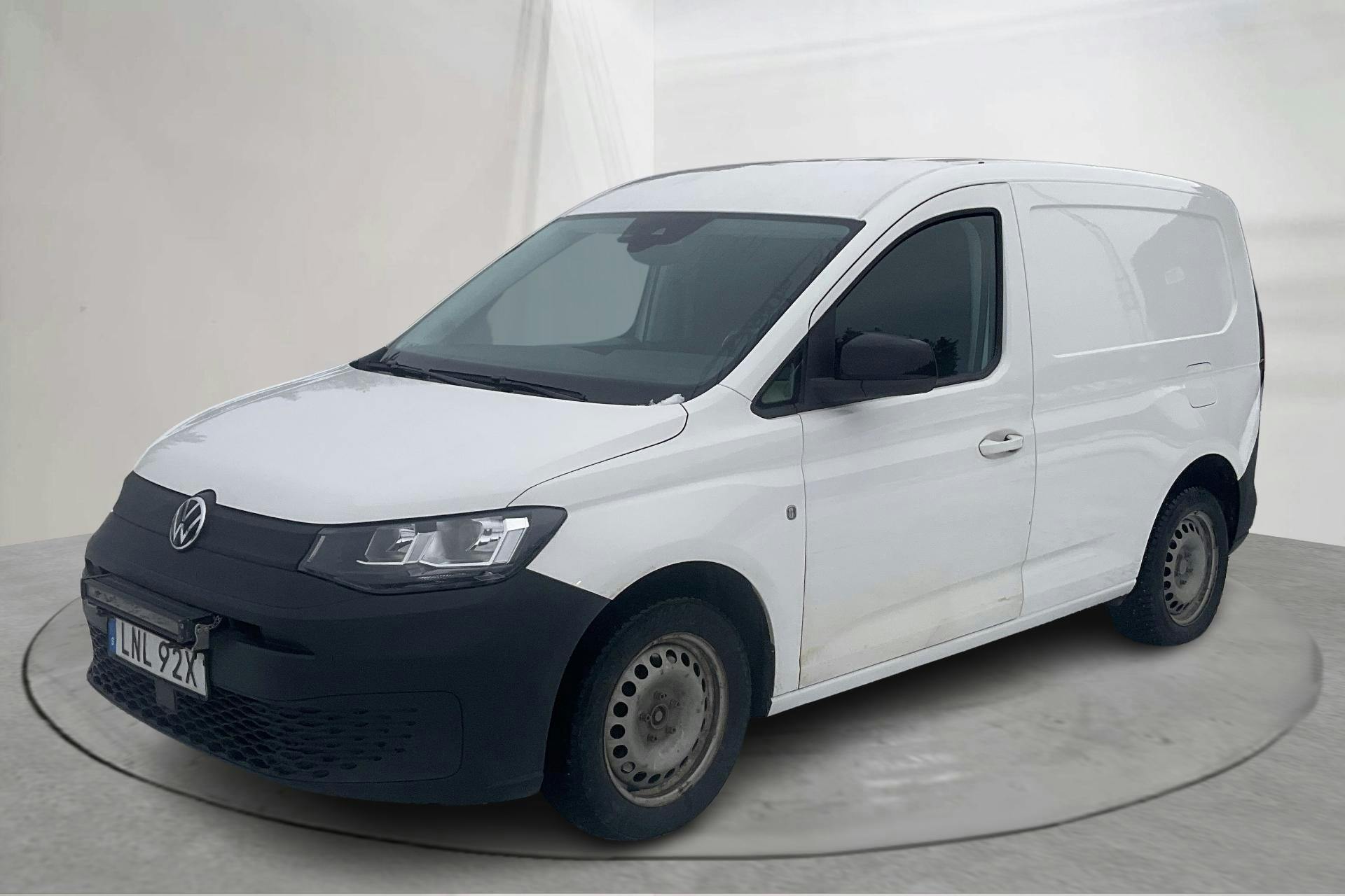 Presentationsfoto 1 av 16: VW Caddy Cargo 2.0 TDI Skåp (122hk) - 16 826 mil - Automat - vit - 2022