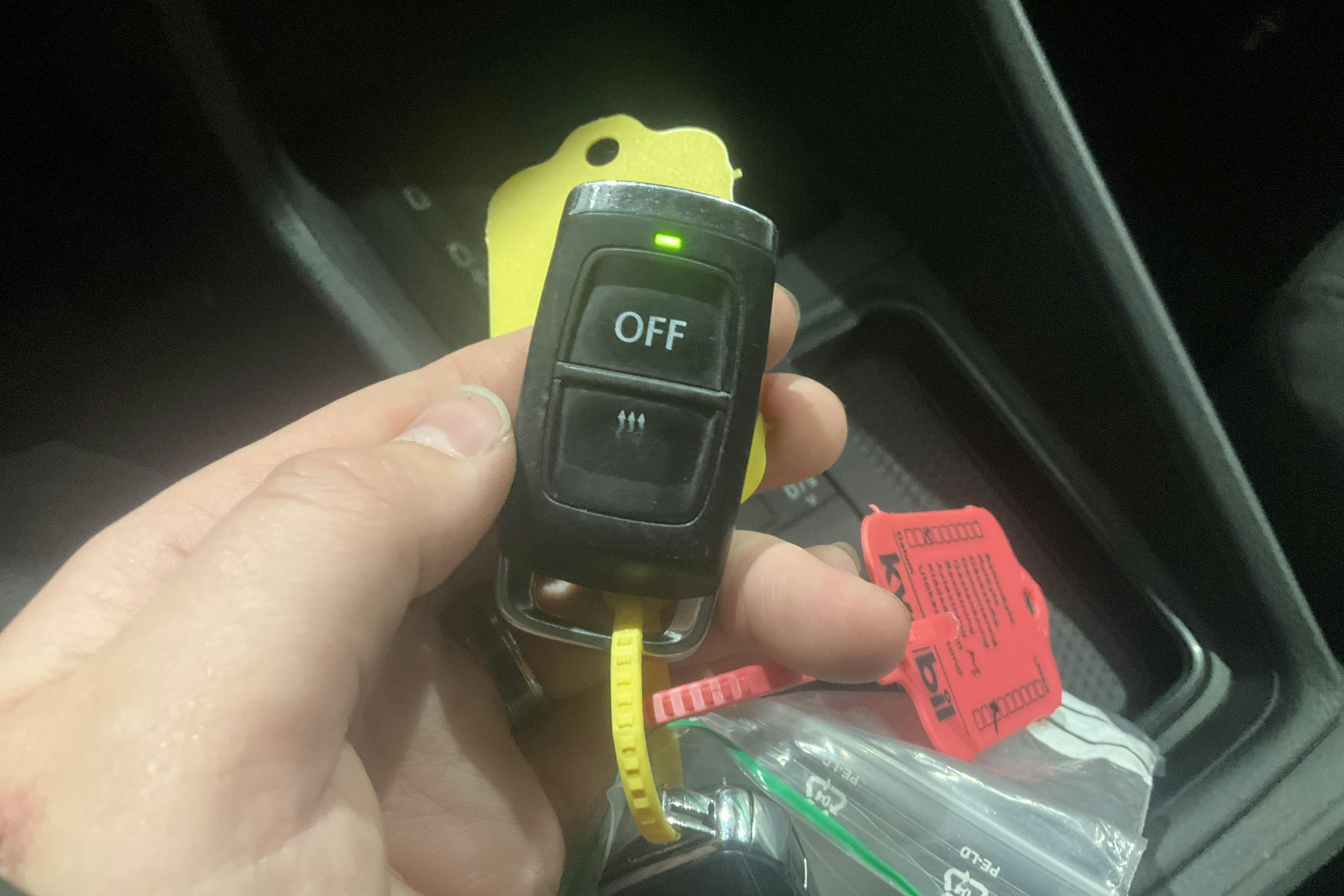 Presentationsfoto 16 av 16: VW Caddy Cargo 2.0 TDI Skåp (122hk) - 16 826 mil - Automat - vit - 2022