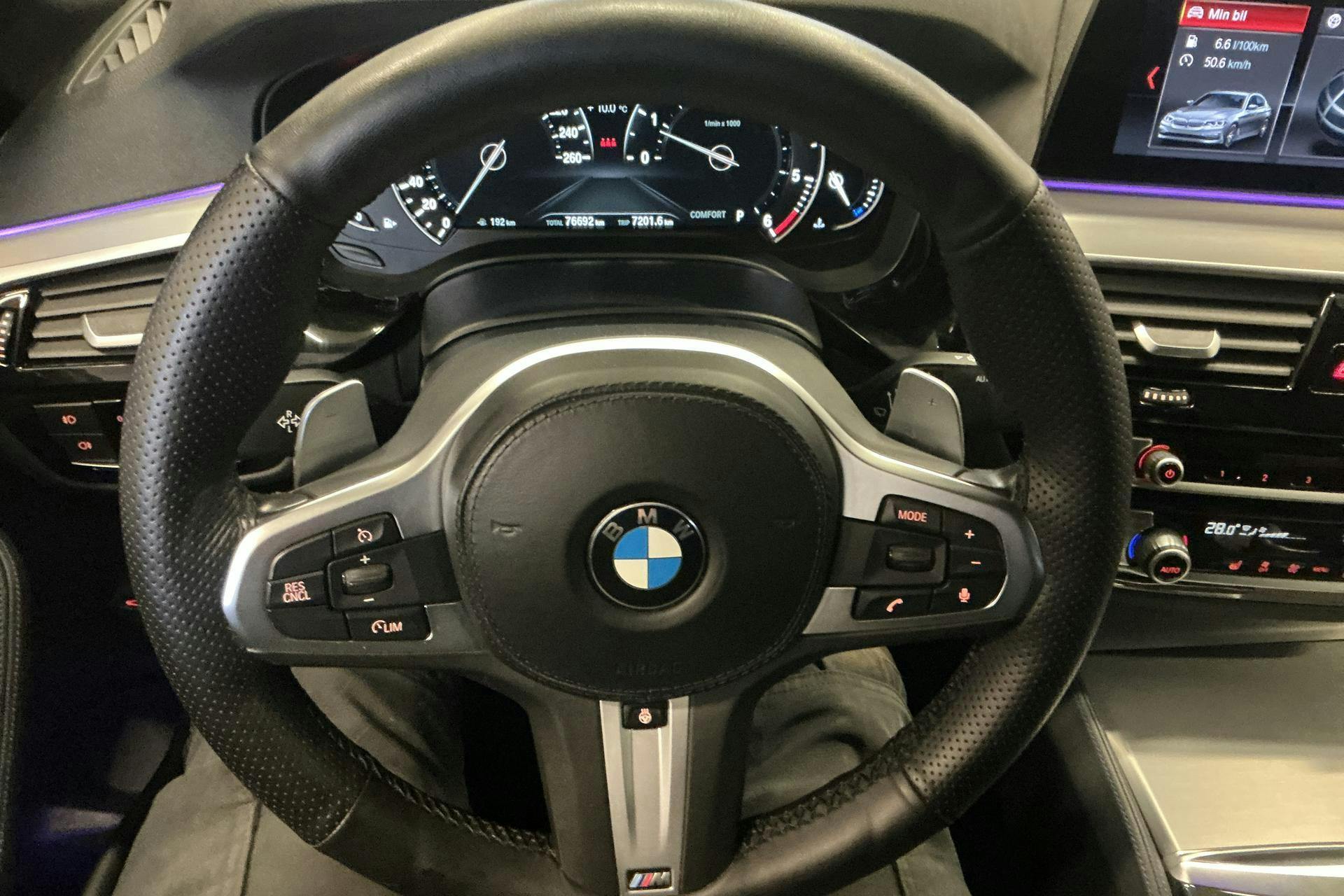 Presentation photo 14 of 14: BMW 520d xDrive Sedan, G30 (190hk) - 76 690 km - Automatic - black - 2019