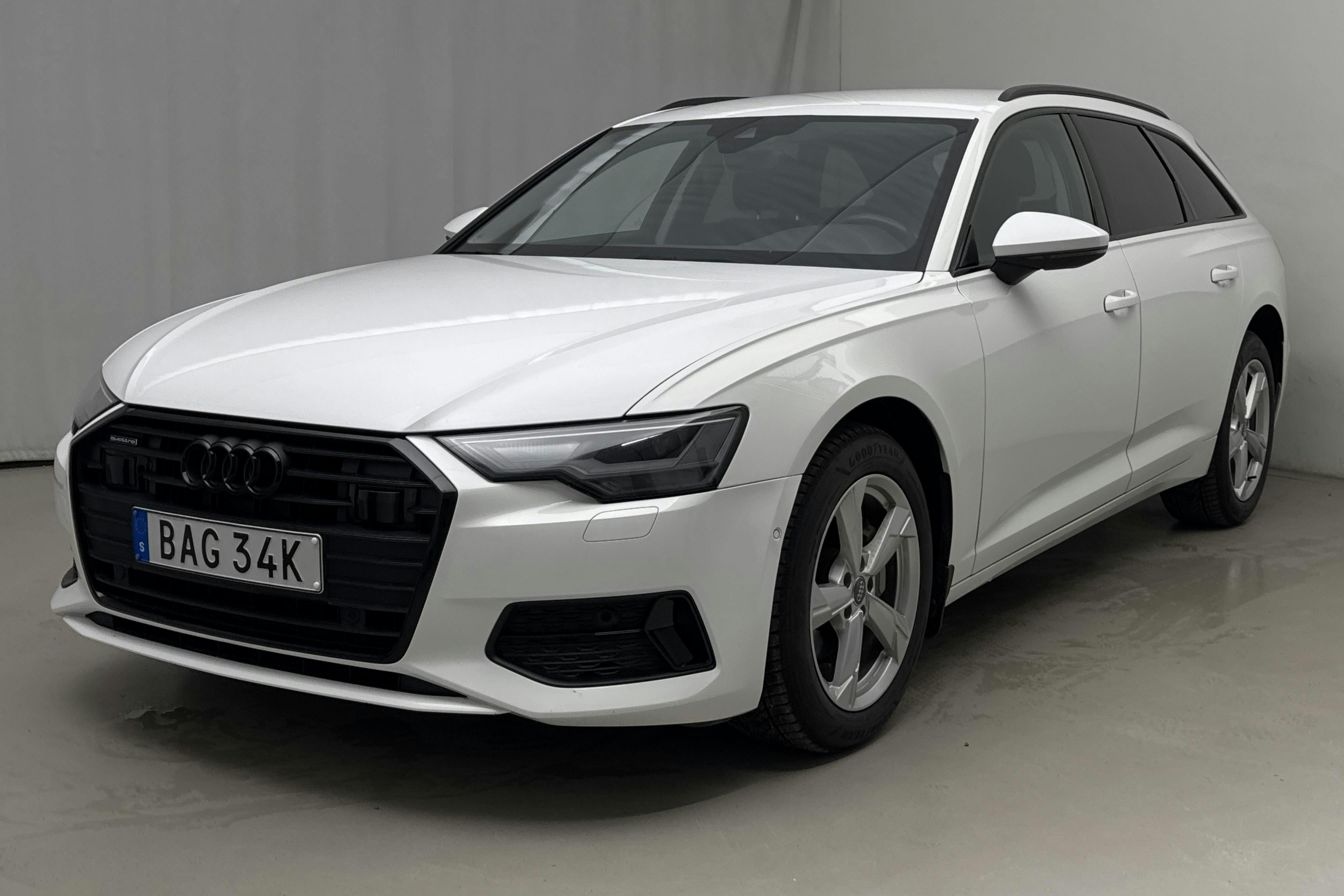 Presentationsfoto 1 av 18: Audi A6 Avant 40 TDI quattro (204hk) - 11 470 mil - Automat - vit - 2021