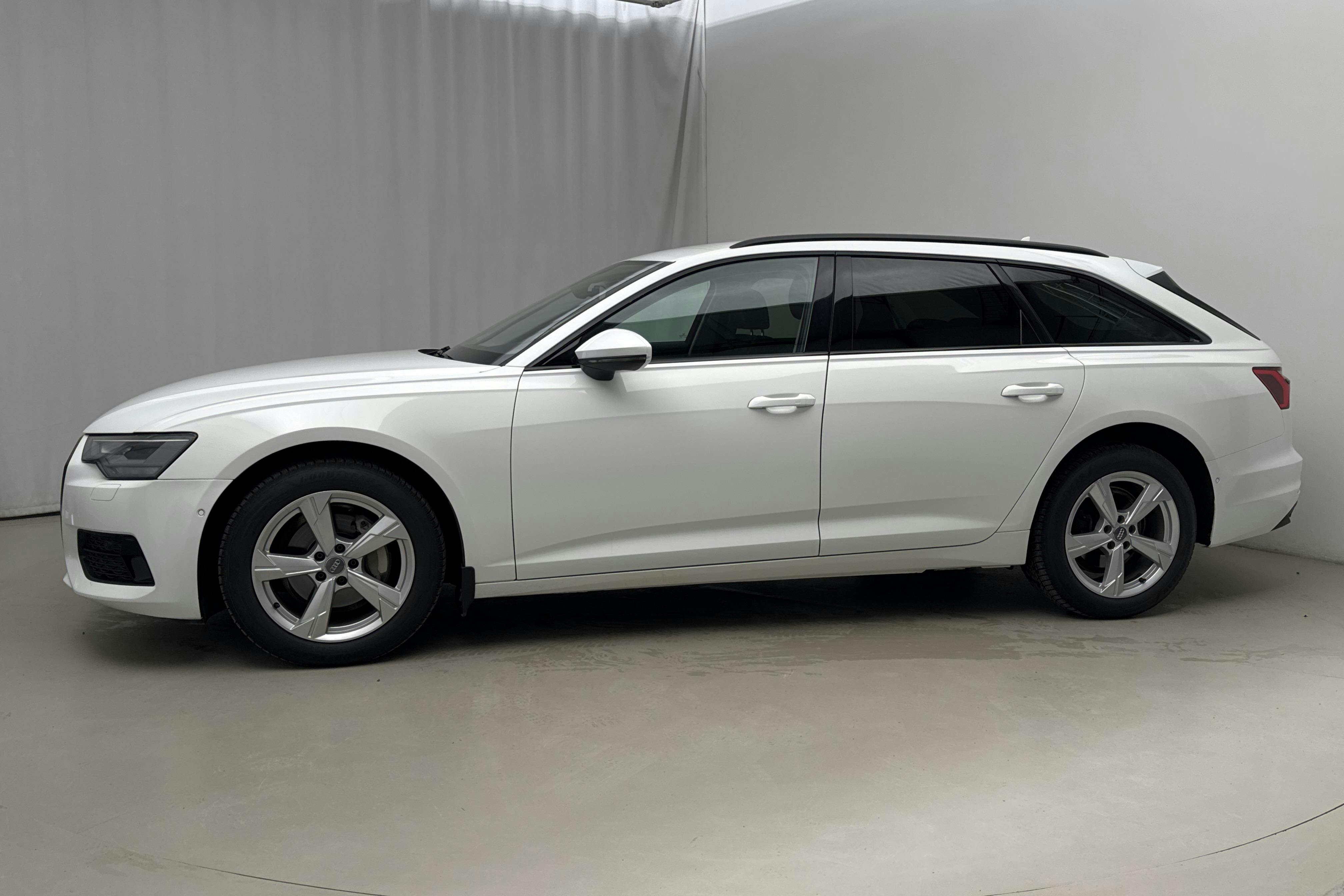 Presentationsfoto 2 av 18: Audi A6 Avant 40 TDI quattro (204hk) - 11 470 mil - Automat - vit - 2021
