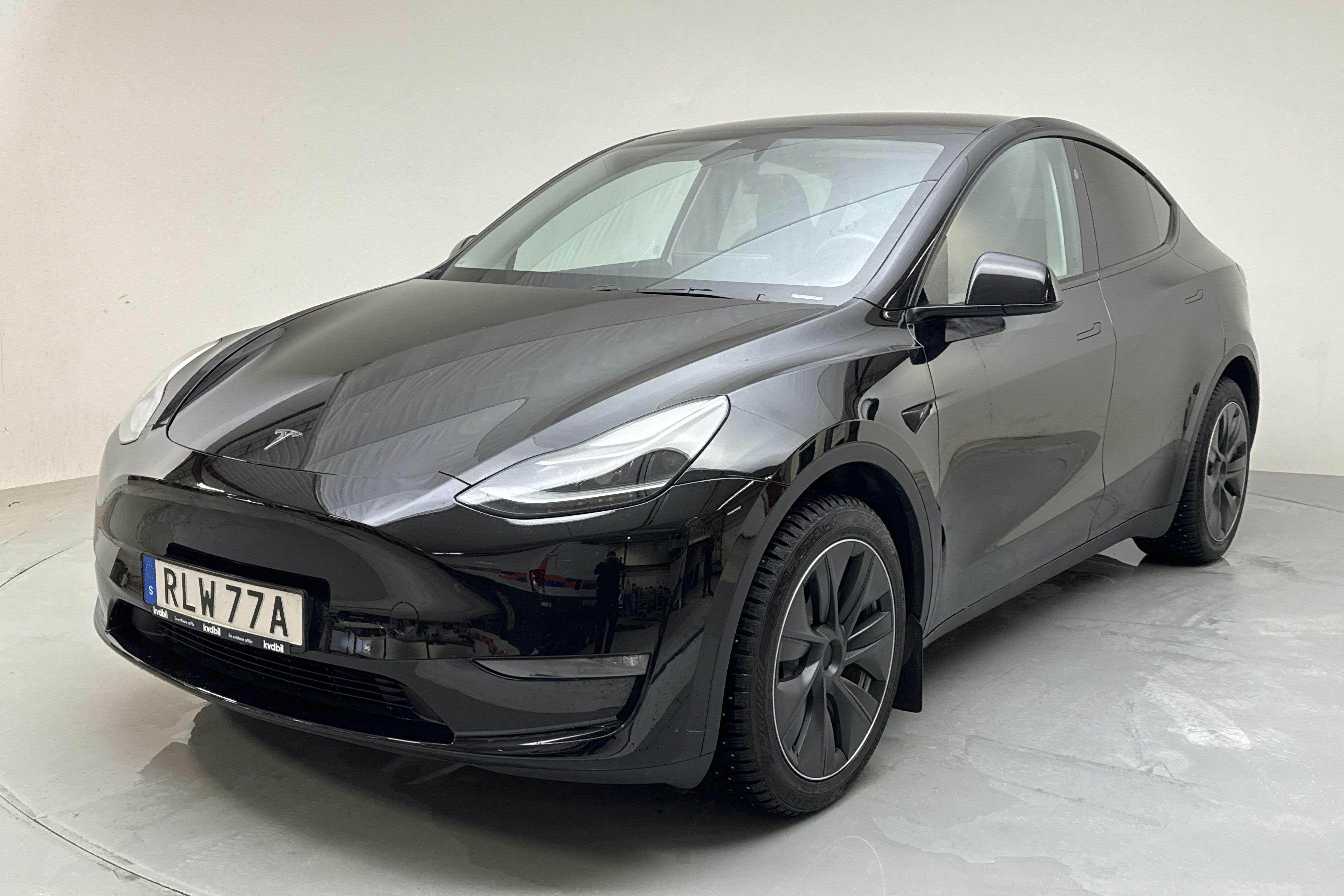 Presentation photo 1 of 17: Tesla Model Y Long Range Dual Motor AWD - 30 240 km - Automatic - black - 2025