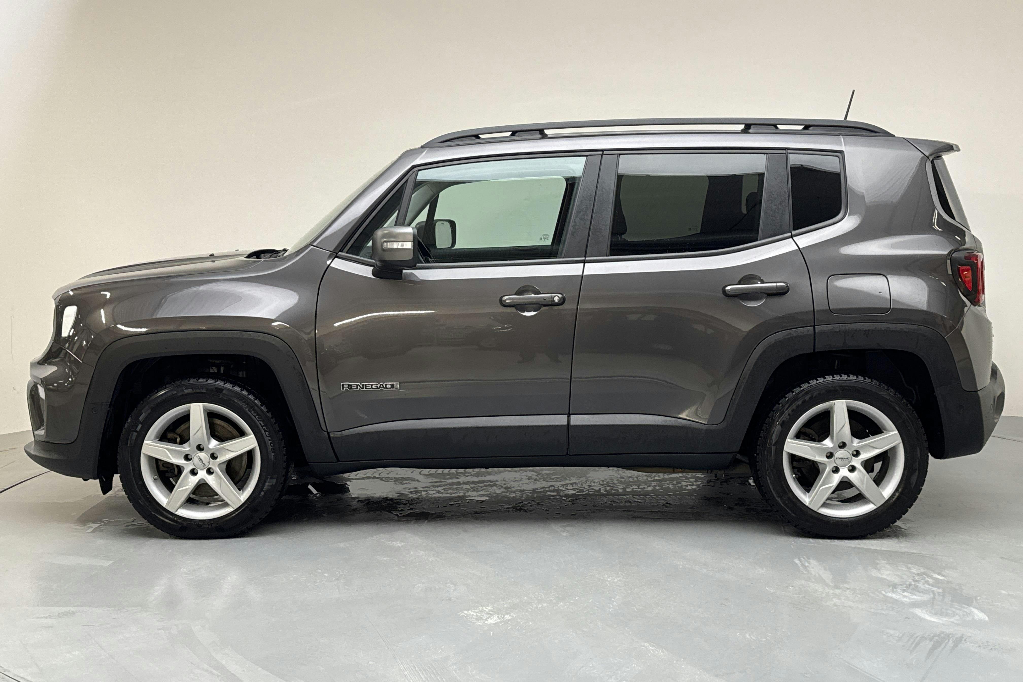 Presentationsfoto 2 av 16: Jeep Renegade 1.3 PHEV 4WD (190hk) - 7 234 mil - Automat - grå - 2020