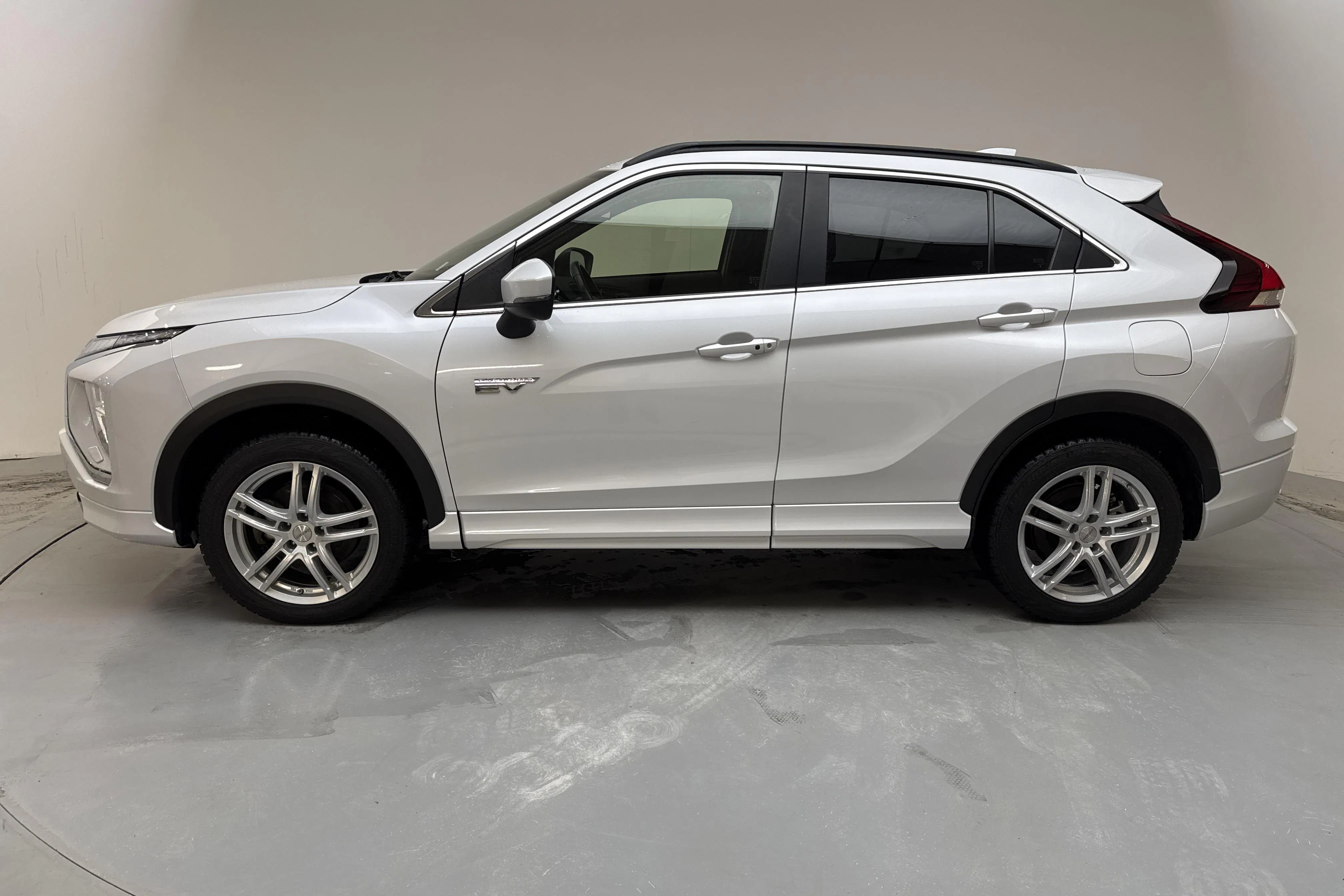 Presentation photo 2 of 17: Mitsubishi Eclipse Cross 2.4 PHEV 4WD (185hk) - 83 760 km - Automatic - white - 2021