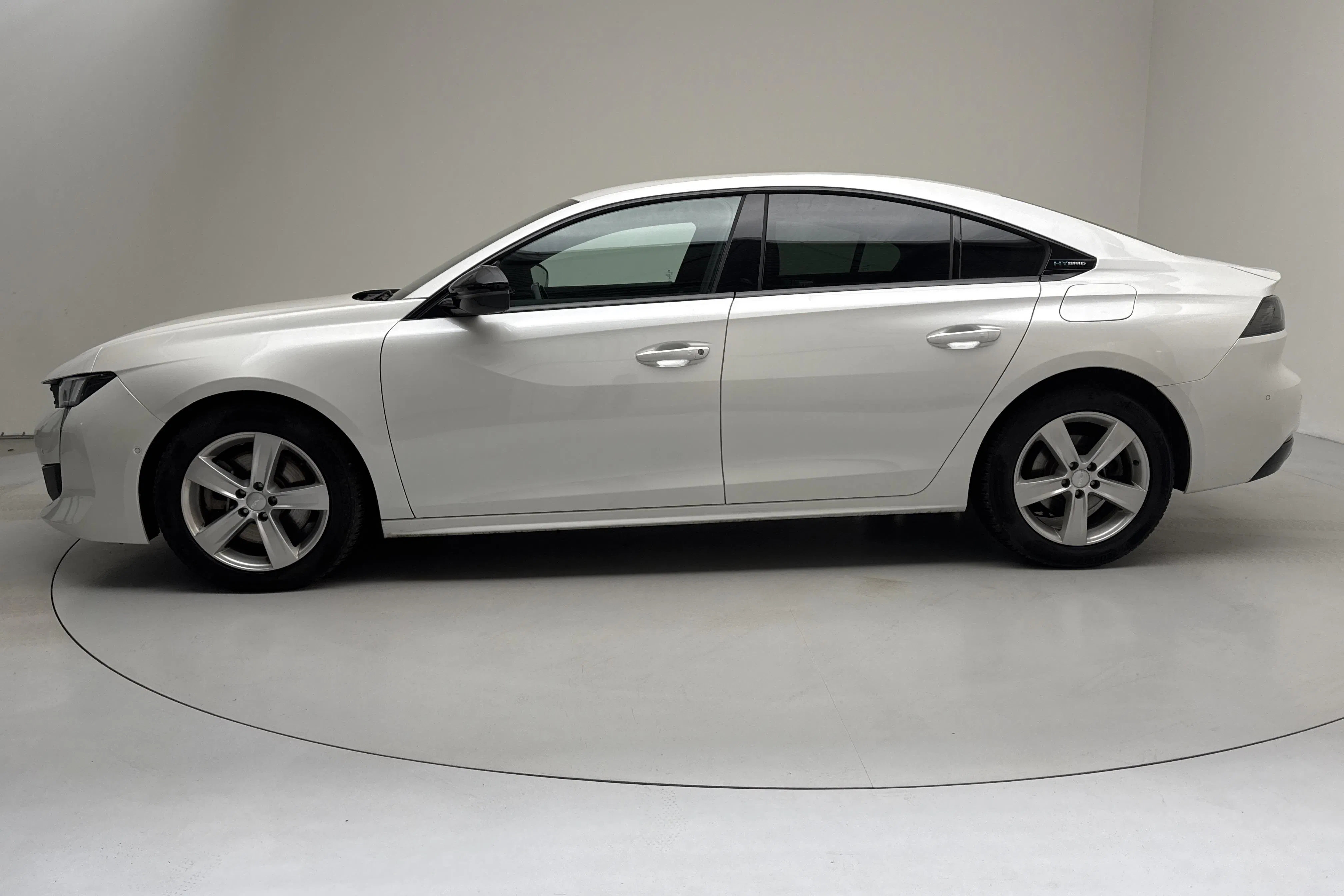 Presentation photo 2 of 17: Peugeot 508 1.6 Hybrid 5dr (225hk) - 62 860 km - Automatic - white - 2021