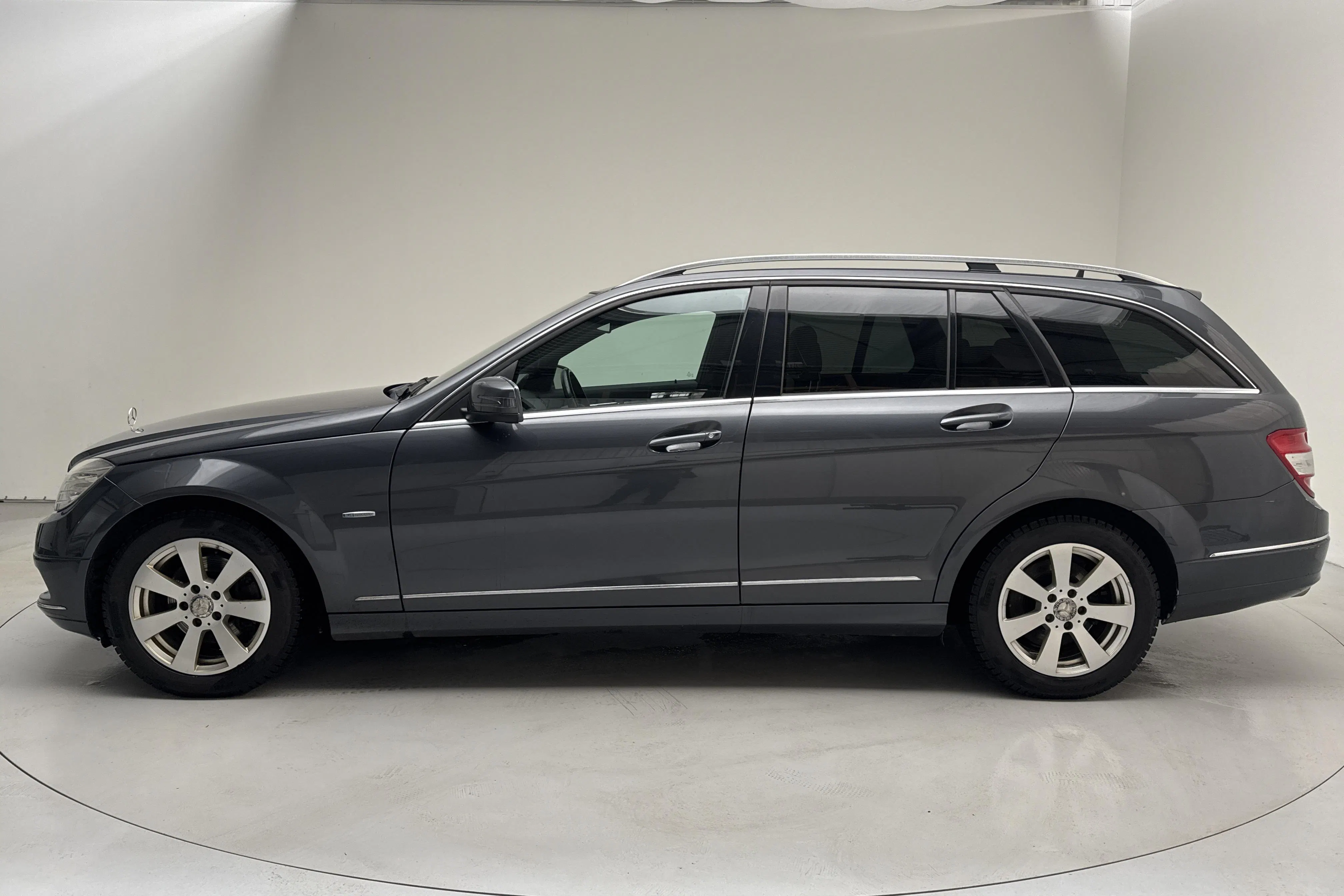 Presentation photo 2 of 14: Mercedes C 220 CDI BlueEfficiency Kombi S204 (170hk) - 244 740 km - Automatic - Dark Grey - 2011