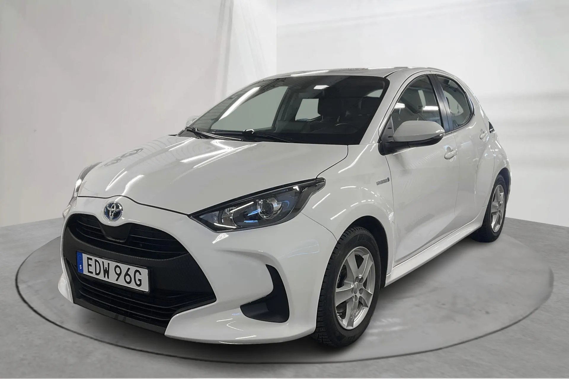 Präsentationsfoto 1 von 14: Toyota Yaris 1.5 Hybrid 5dr (116hk) - 23 940 Kilometer - Verkaufsautomat - Weiß - 2021