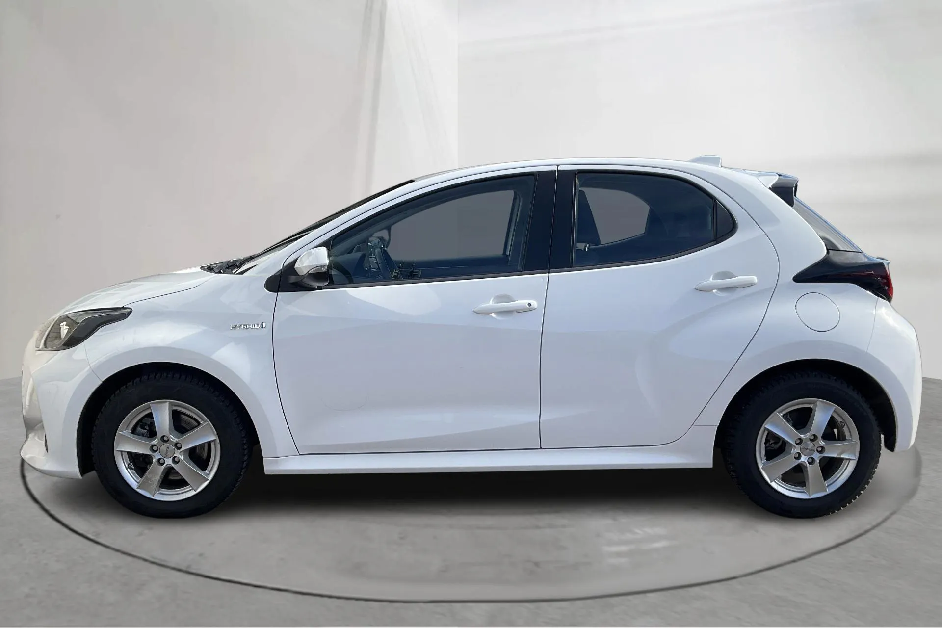 Präsentationsfoto 2 von 14: Toyota Yaris 1.5 Hybrid 5dr (116hk) - 23 940 Kilometer - Verkaufsautomat - Weiß - 2021