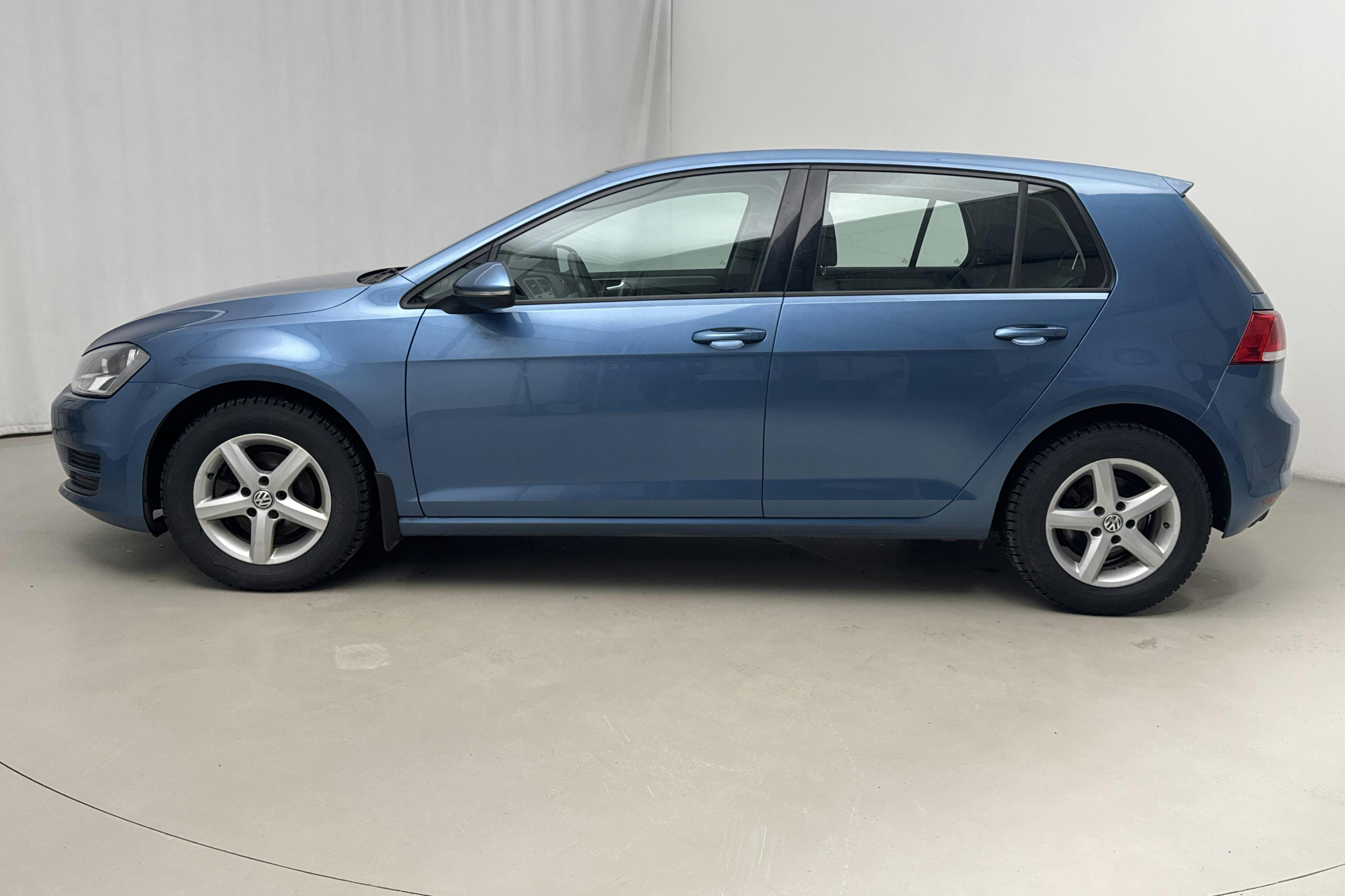 Presentationsfoto 2 av 14: VW Golf VII 1.2 TSI 5dr (110hk) - 9 220 mil - Manuell - blå - 2016