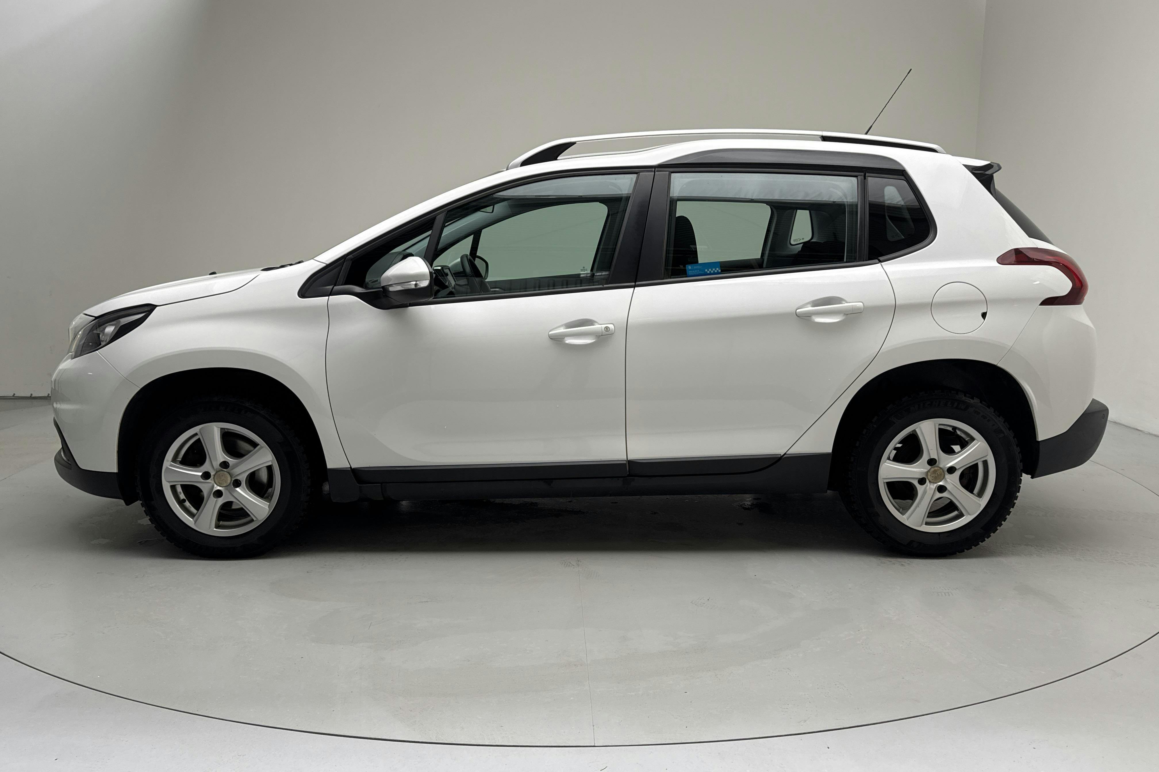 Presentation photo 2 of 12: Peugeot 2008 1.2 PureTech (110hk) - 74 070 km - Automatic - 2018