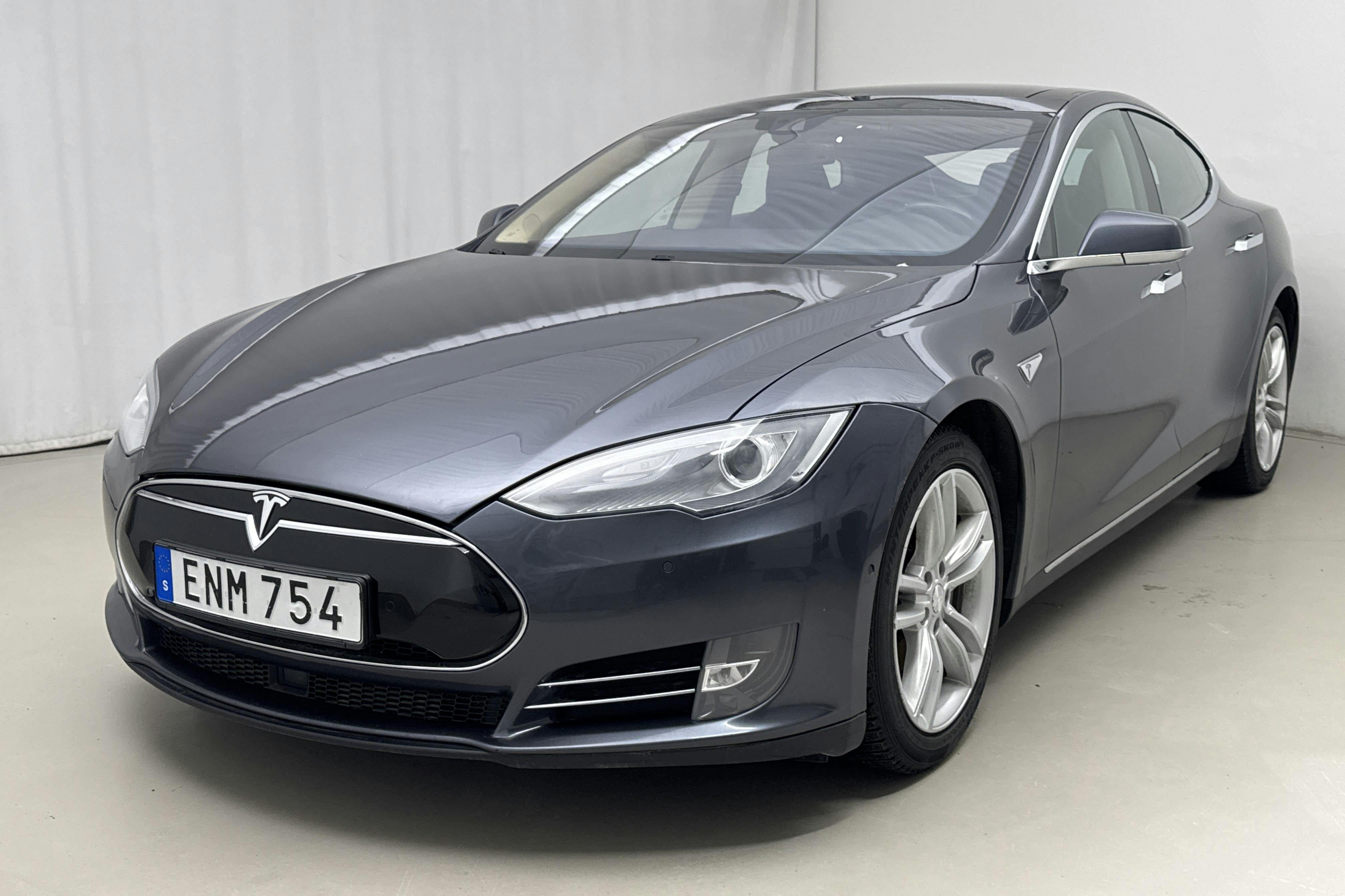 Presentation photo 1 of 20: Tesla Model S 85 - 243 640 km - Automatic - gray - 2014