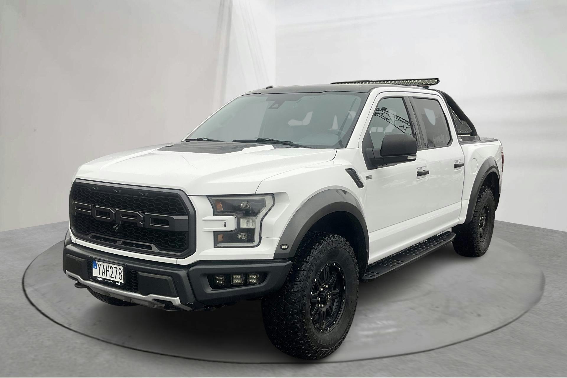 Presentationsfoto 1 av 17: Ford F150 Raptor SuperCrew (456hk) - 21 258 mil - Automat - vit - 2017